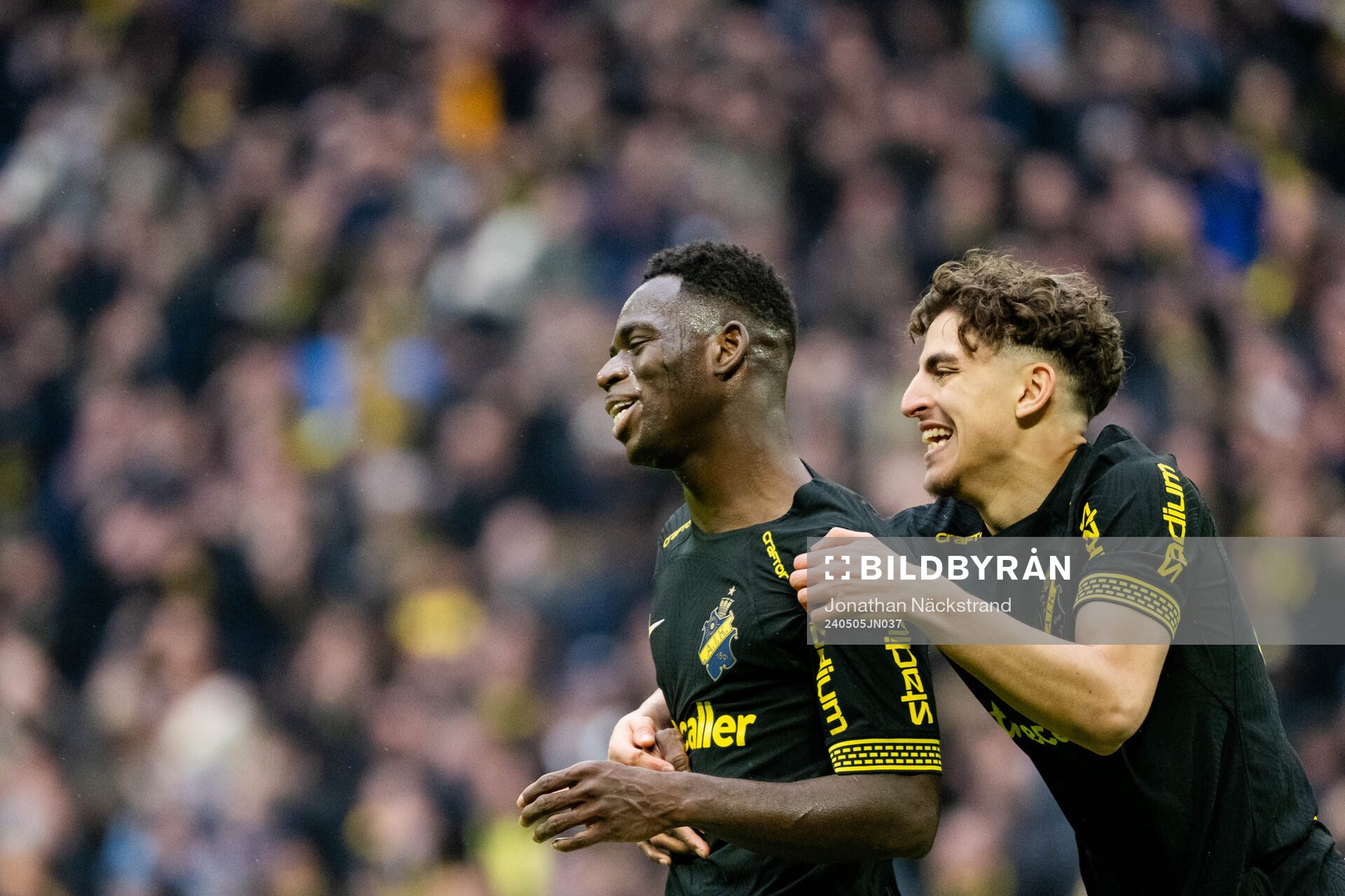 AIKs Ismaila Coulibaly och Taha Ayari jublar