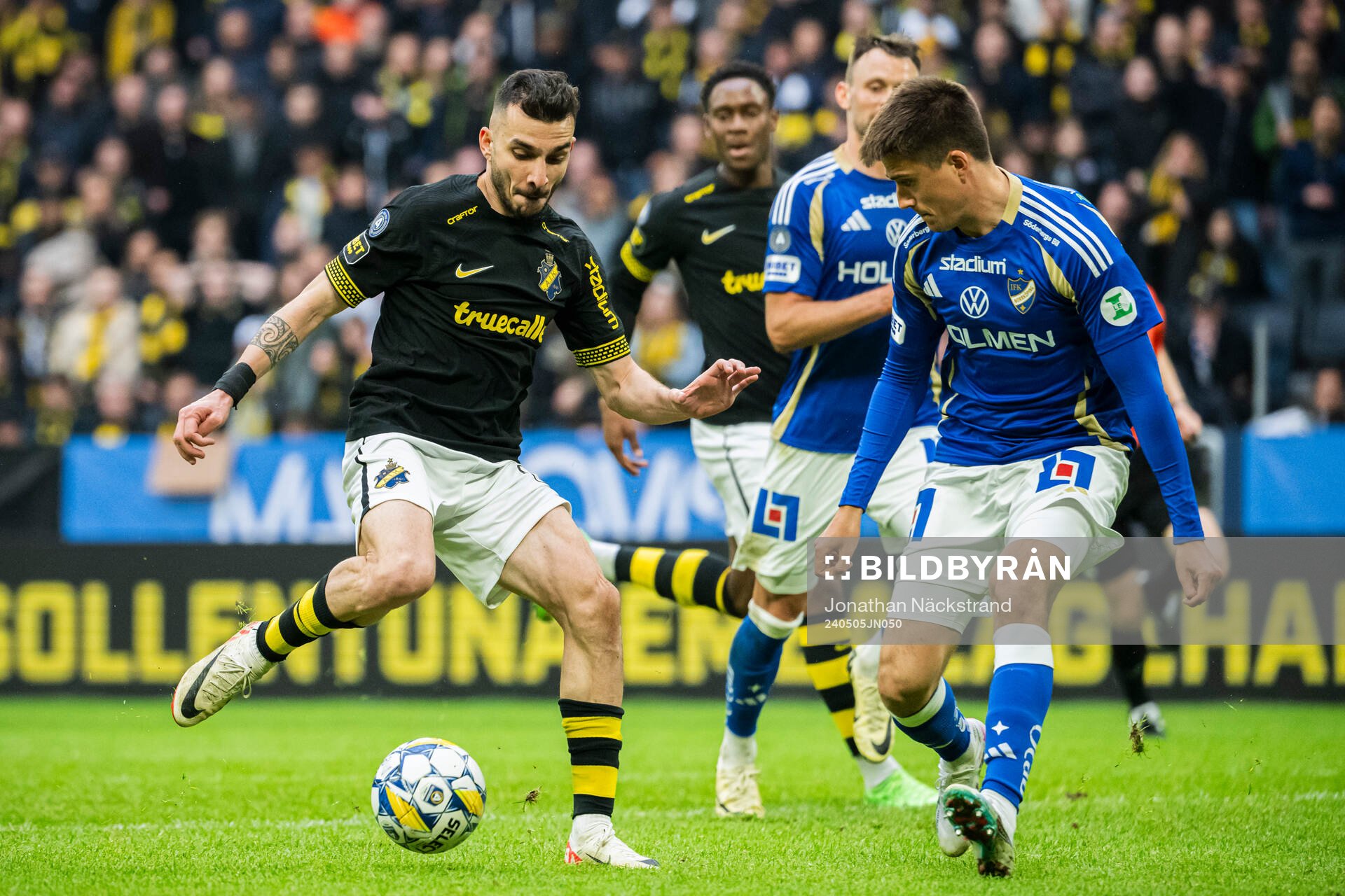AIKs Ioannis Pittas och IFK Norrköpings Carl Björk