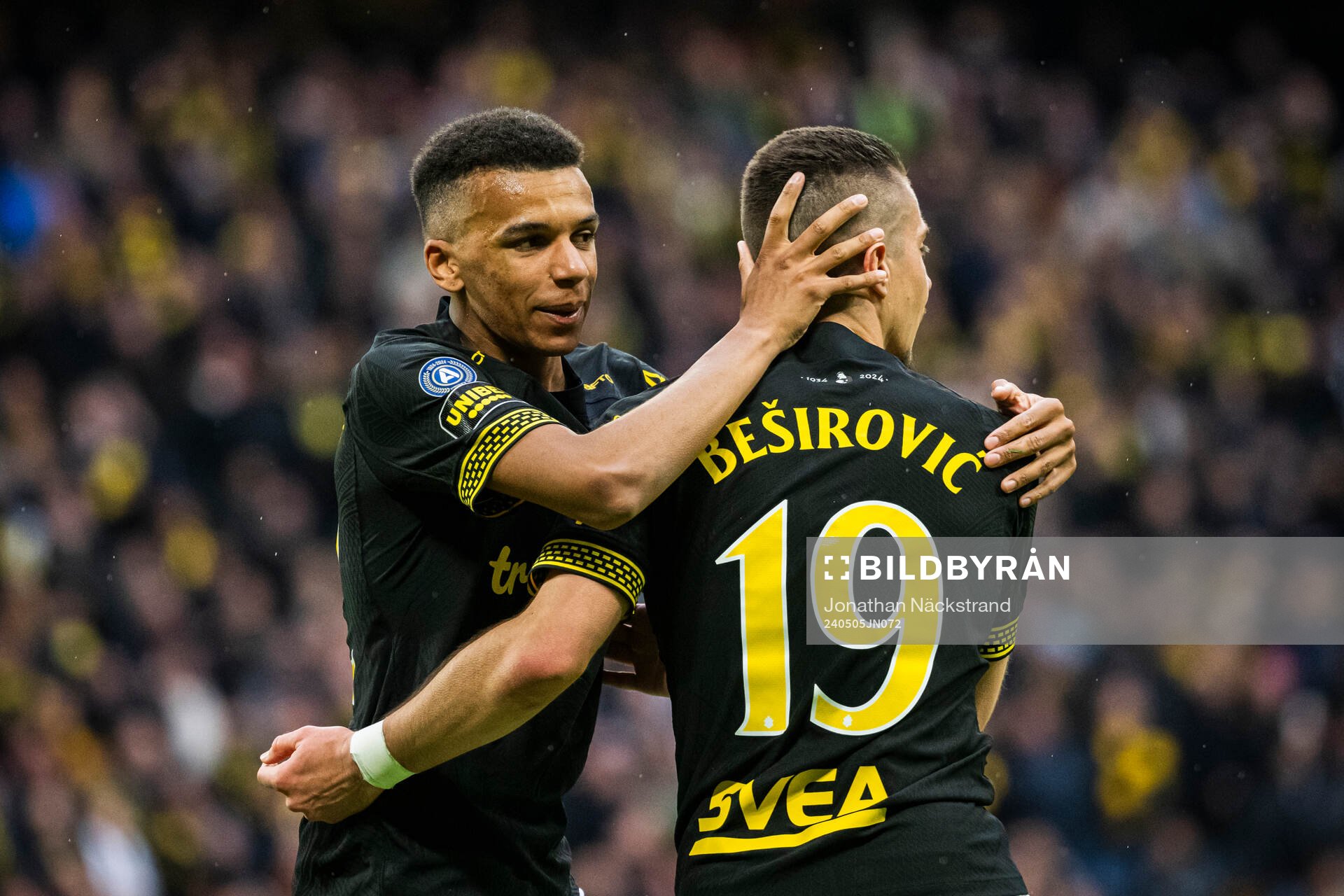 AIKs Rui Manuel Muati Modesto (L) och Dino Besirovic jublar