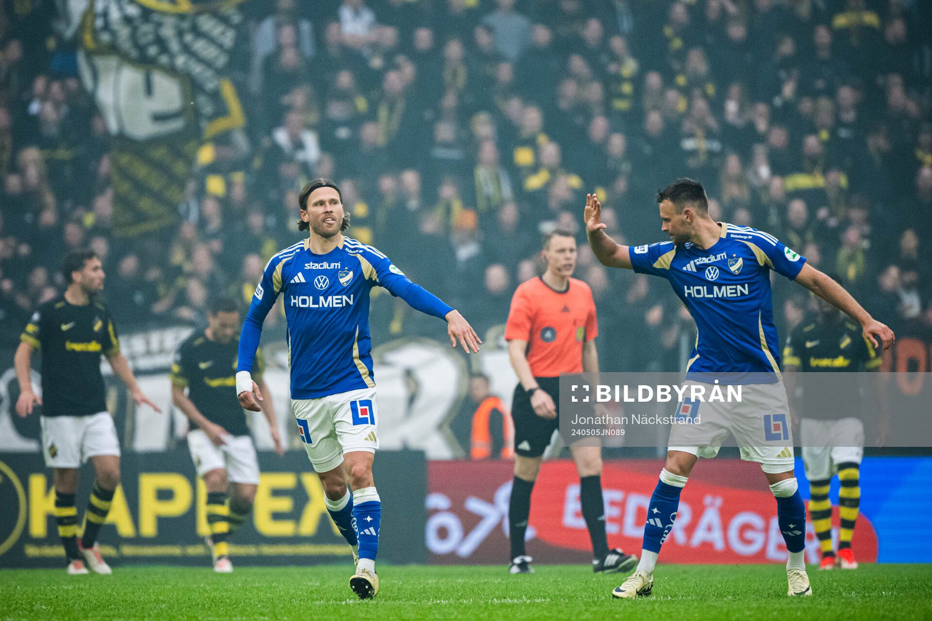 IFK Norrköpings Arnor Traustason jublar efter reduceringen 3-2 under fotbollsmatchen i Allsvenskan mellan AIK och IFK Norrköping den 5 maj 2024 i Stockholm.