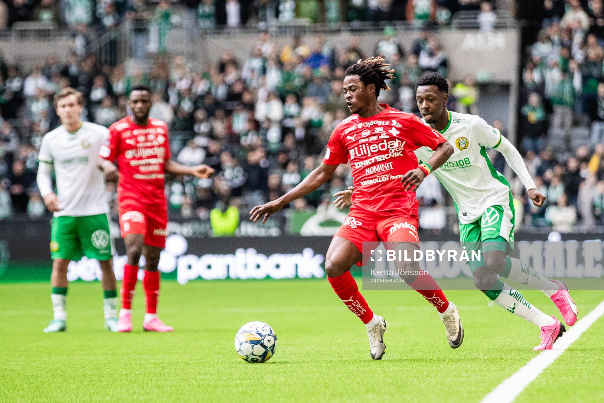 Värnamos Frank Junior Adjei och Hammarbys Shaquille Pinas