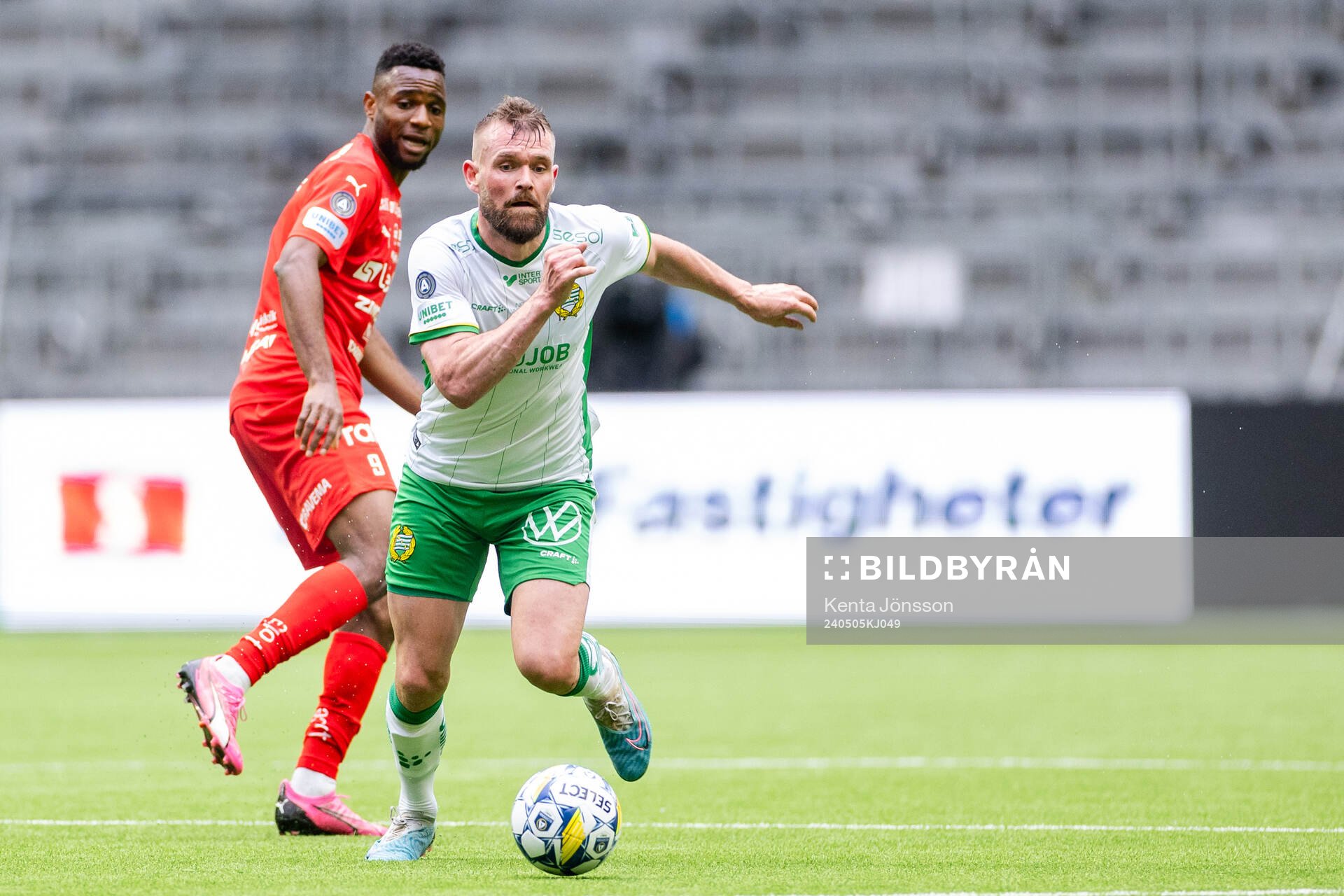 Hammarbys Mads Fenger Nielsen och Värnamos Johnbosco