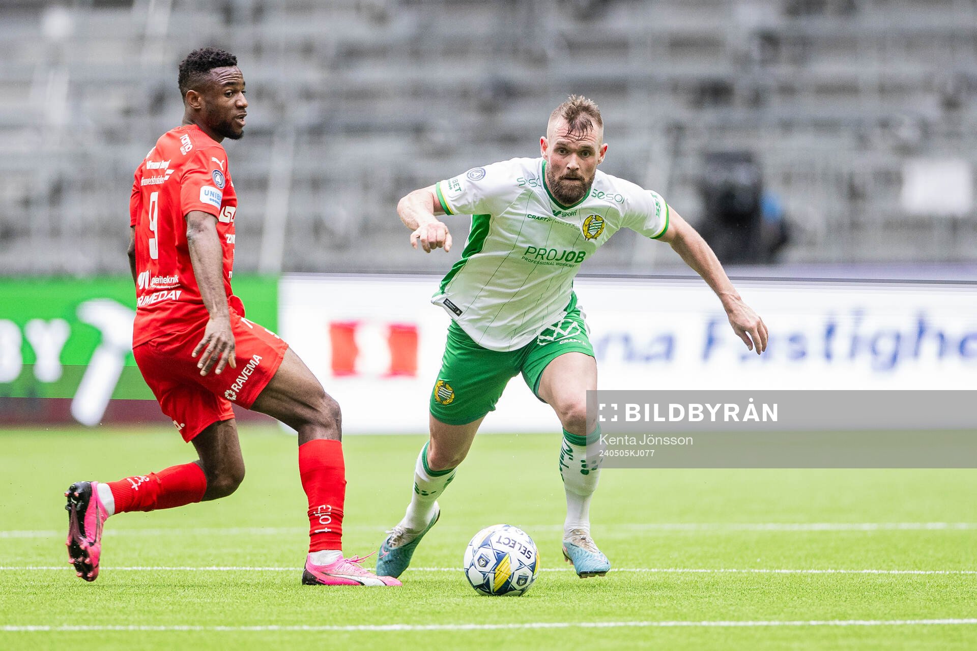 Värnamos Johnbosco Samuel Kalu och Hammarbys Mads Fenger
