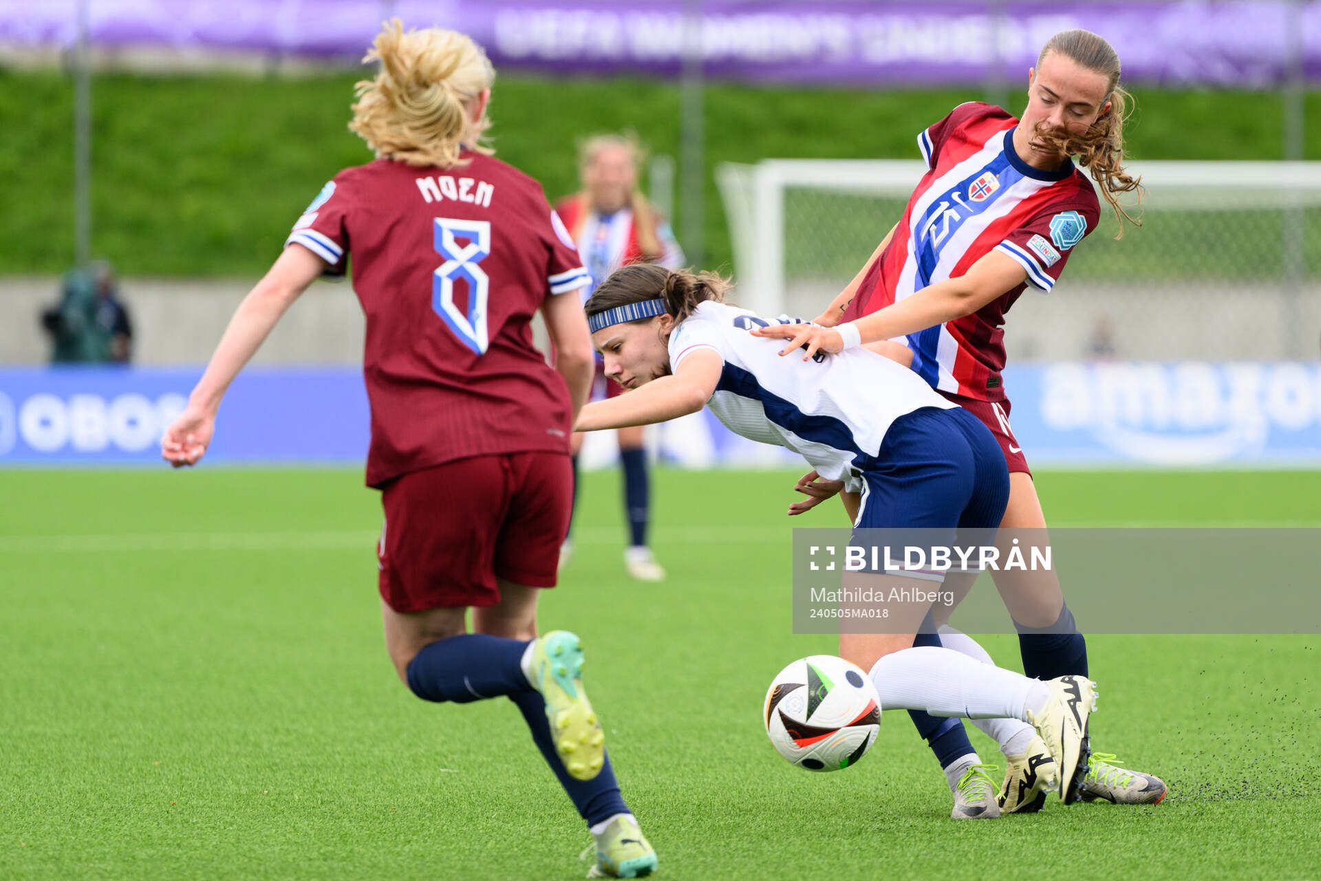 Vera Jones of England and Elle Ulstein of Norway during the UEFA Under-17 match between England and Norway on May 5, 2024 in Lund.