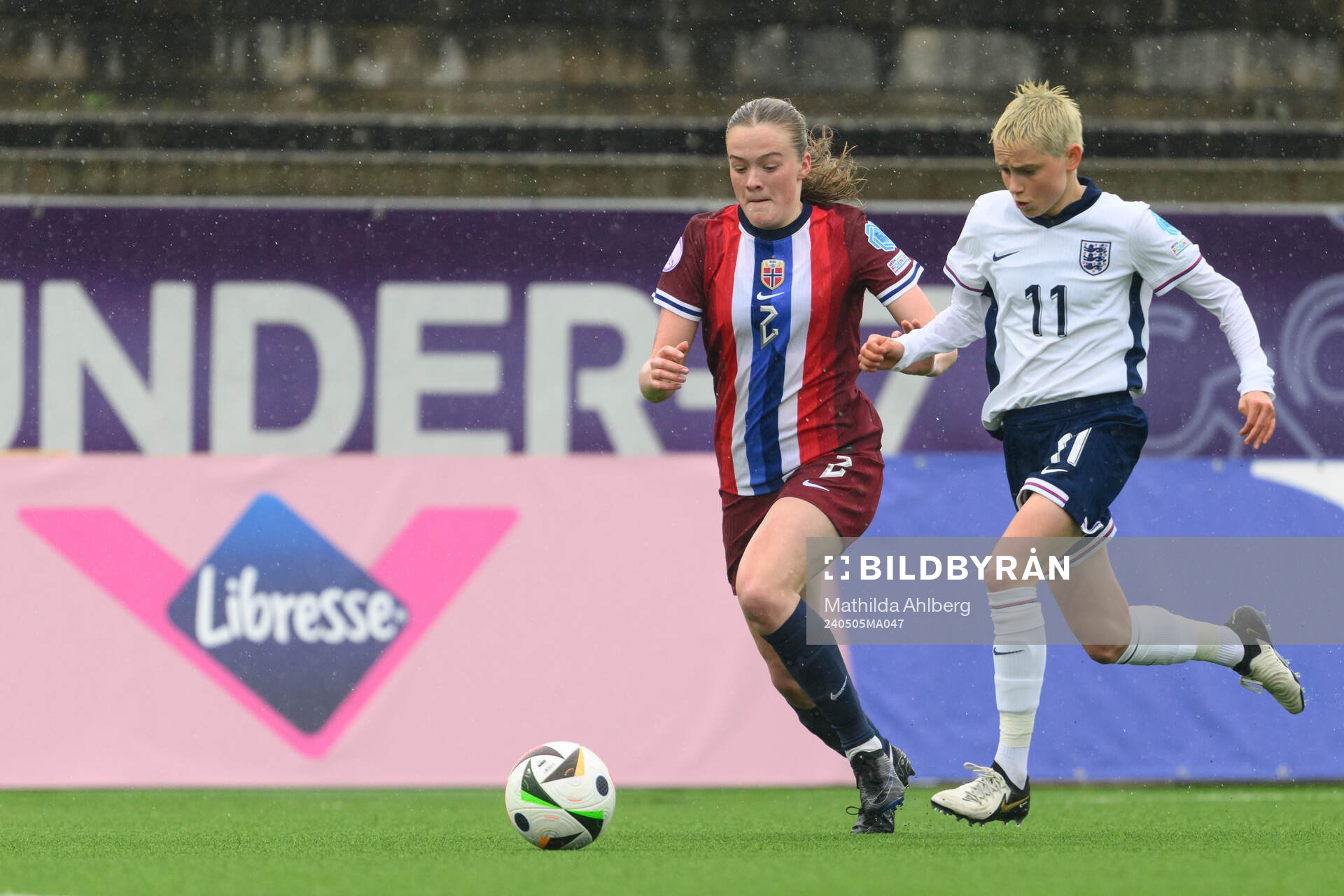 Ina Raaum Andreassen of Norway and Lola Brown  of England