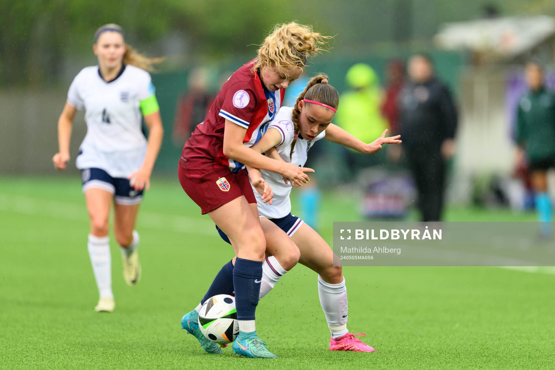 Christina Louise Herseth of Norway and Nelly Las of England