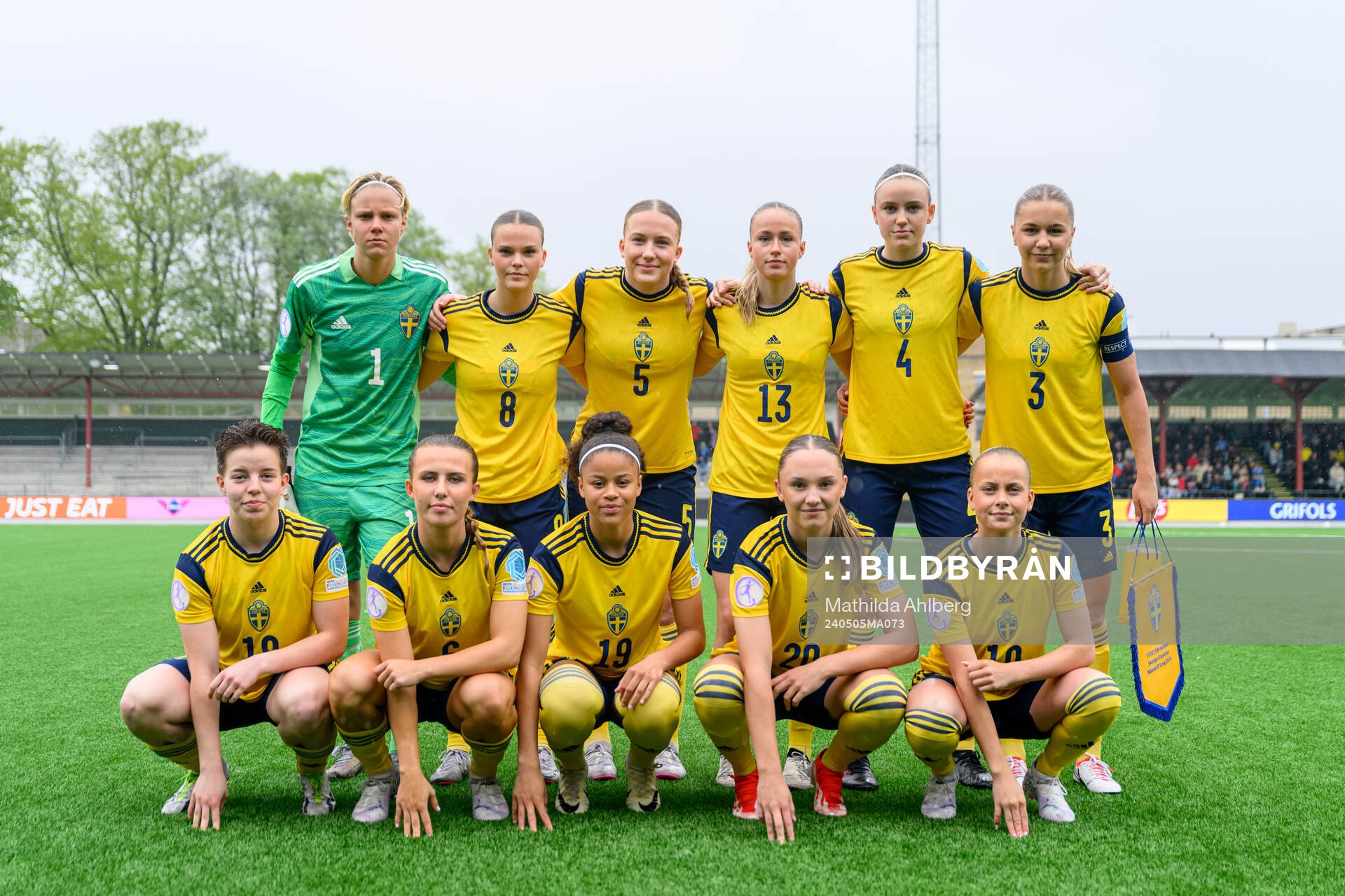 The starting eleven of Sweden pose for a team photo