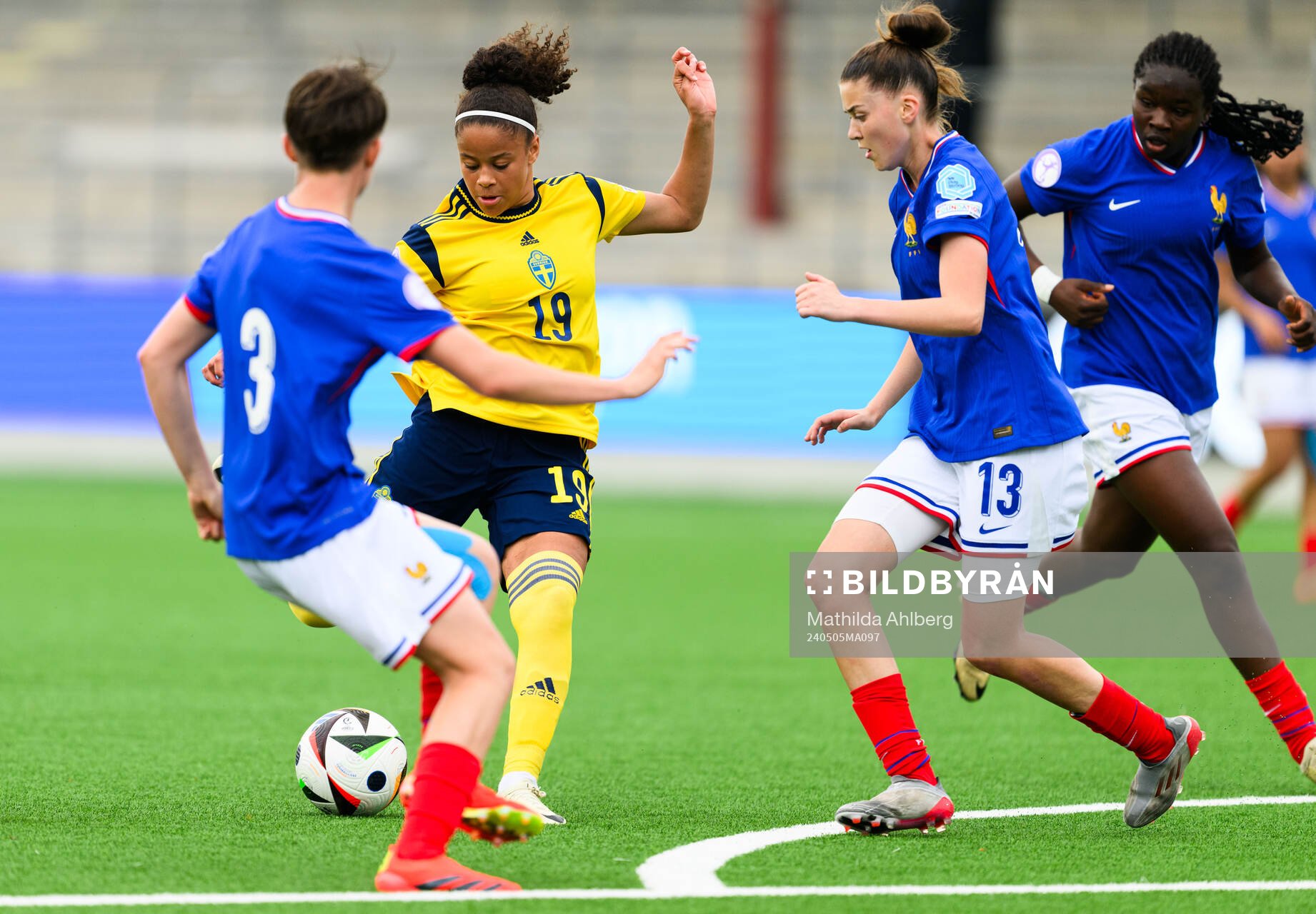 Felicia Schröder of Sweden and Elise Jean of France