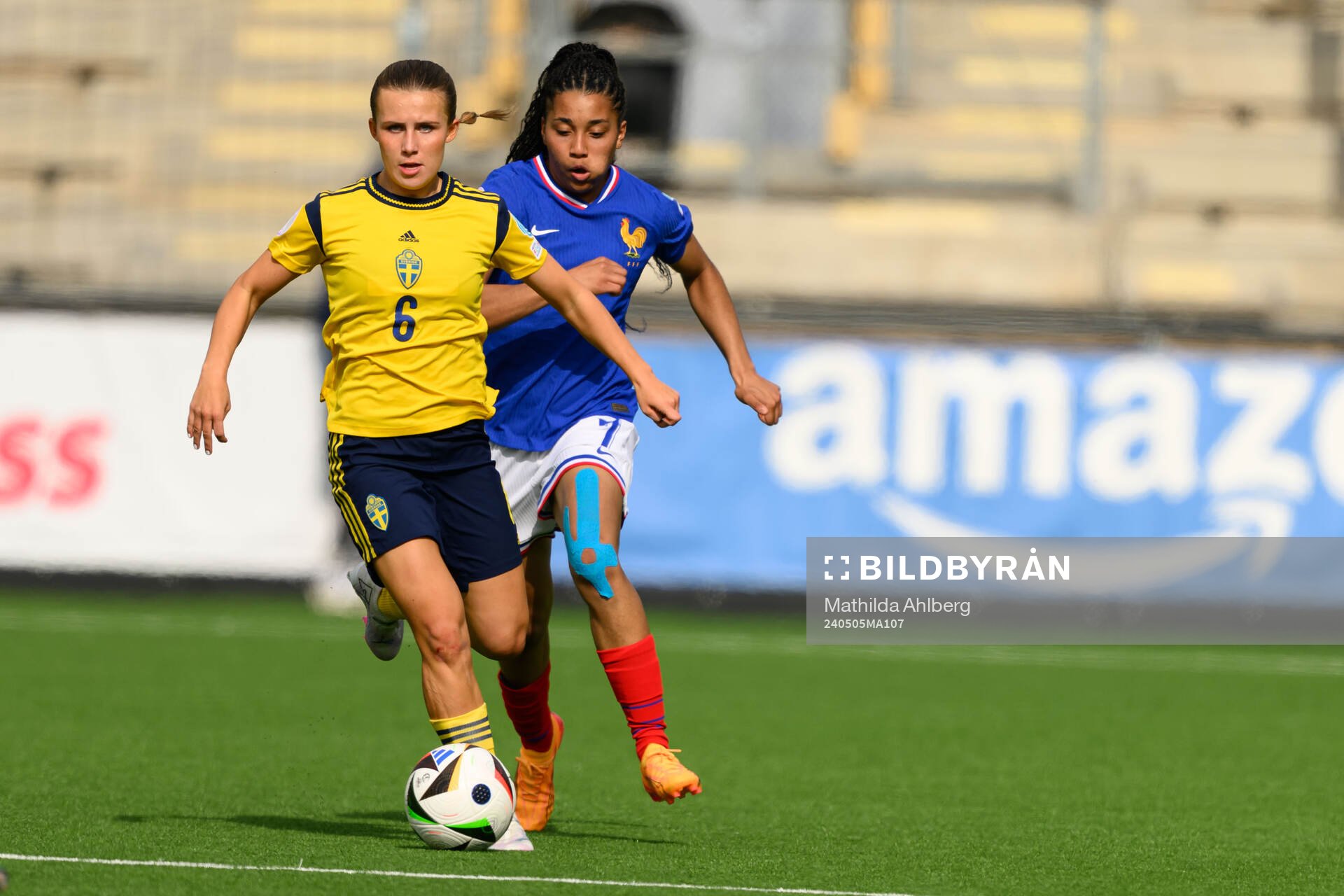 Nathalie Staaf of Sweden and Célia Chabod of France