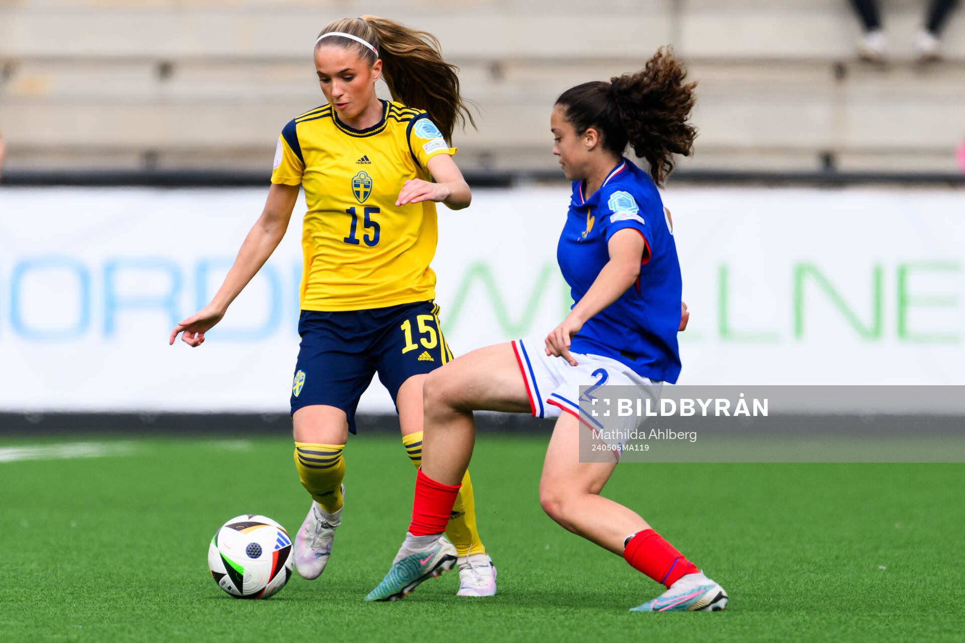 Carmen Cernjul of Sweden and Maelle Richelandet of France