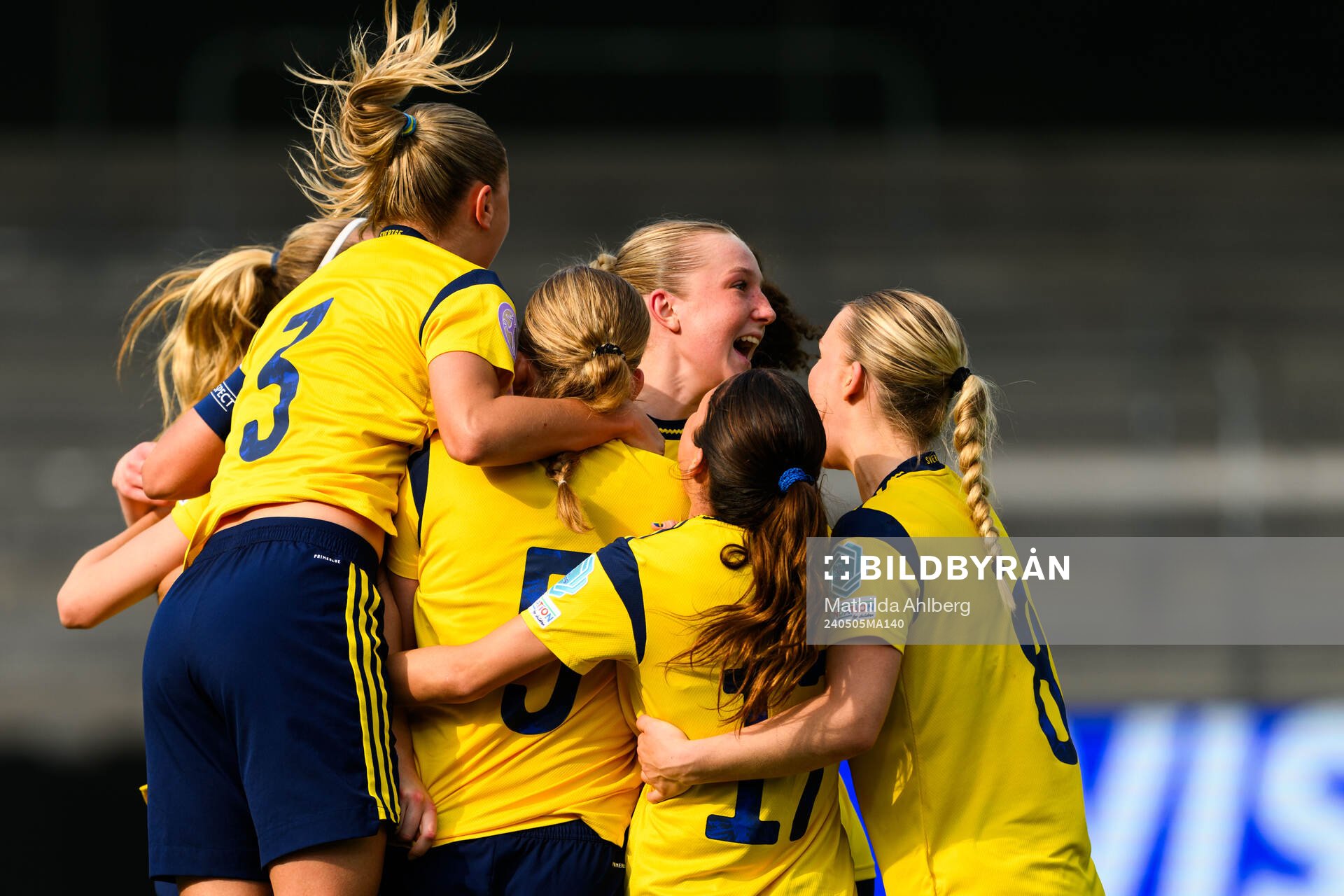 Freja Lindwall of Sweden celebrates