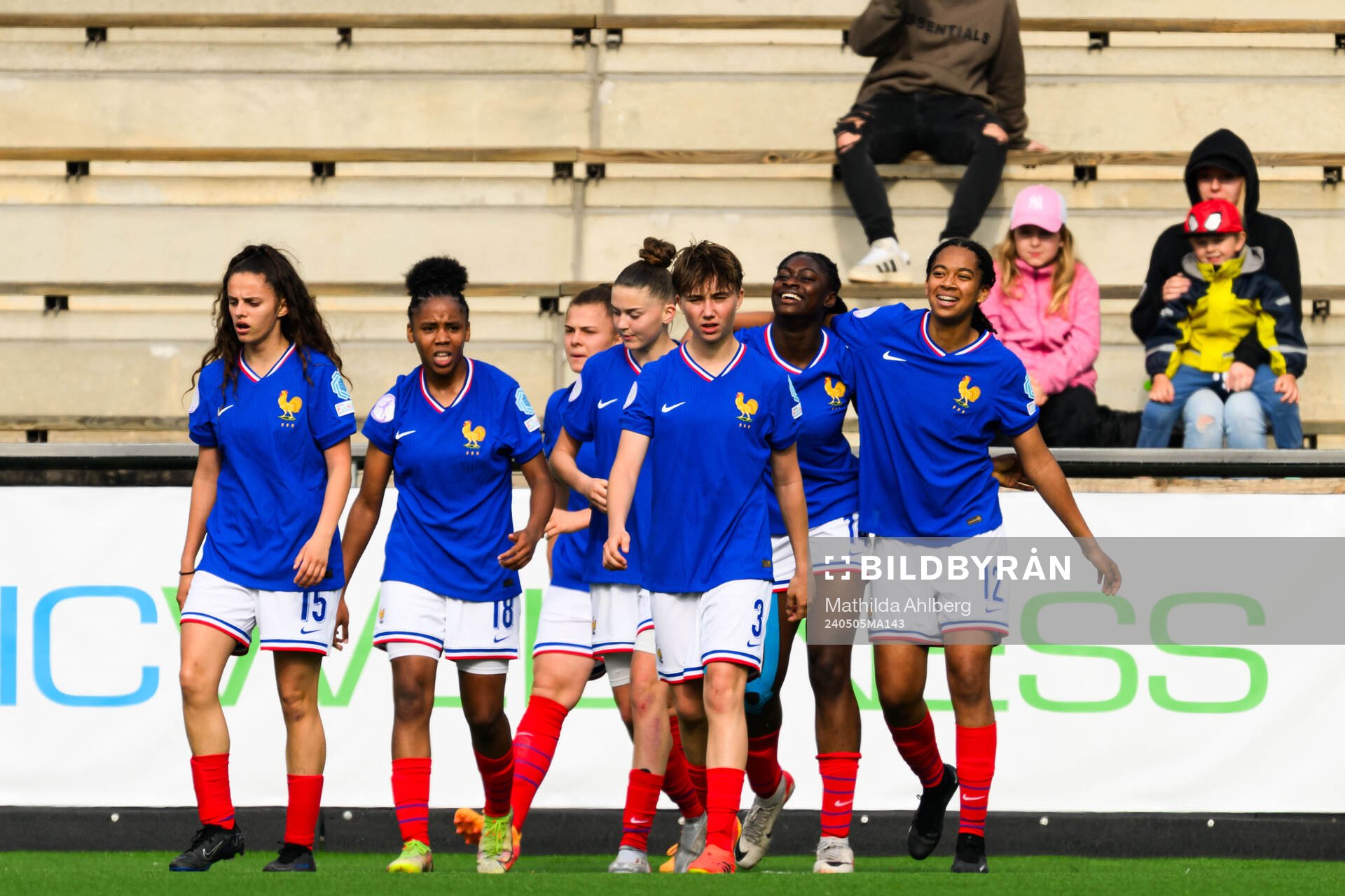 Médina Belaid and Rachael Abedini of France celebrates