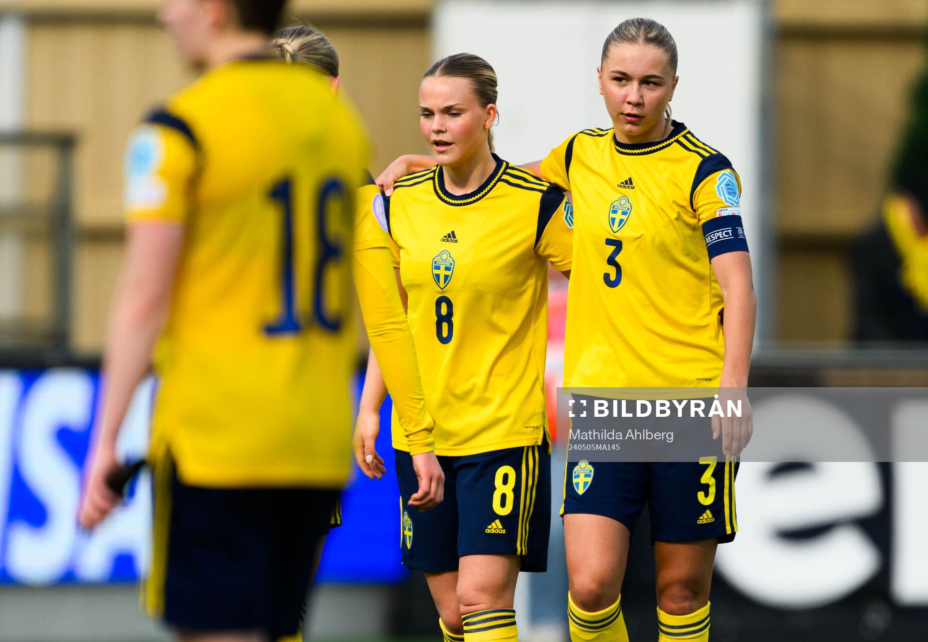 Freja Lindwall and Alice Broman of Sweden looks dejected