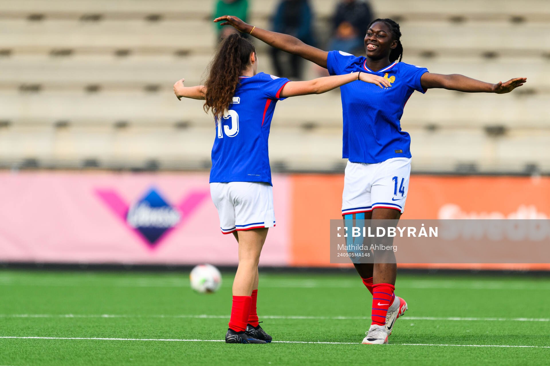Rachael Abedini of France celebrates