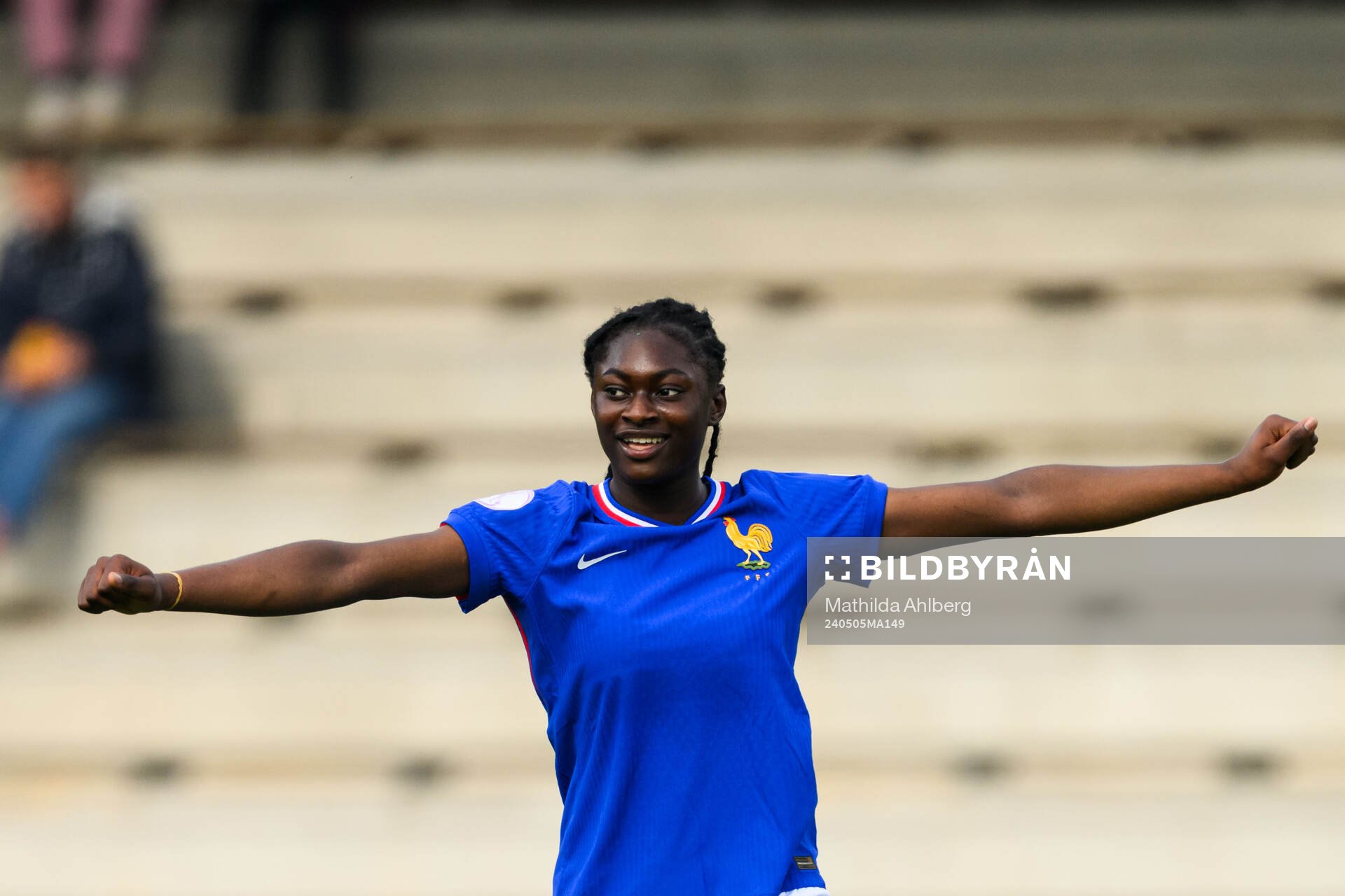 Rachael Abedini of France celebrates
