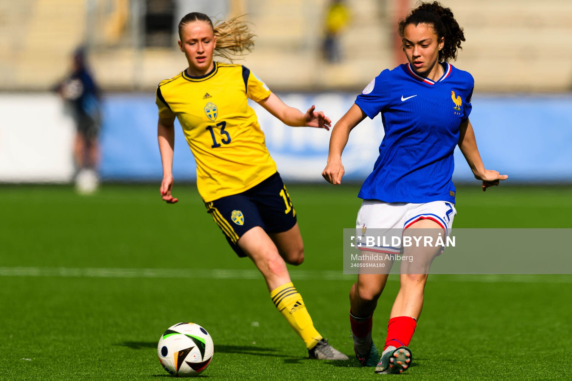 Ella Lundin of Sweden and Juliane Denizot of France