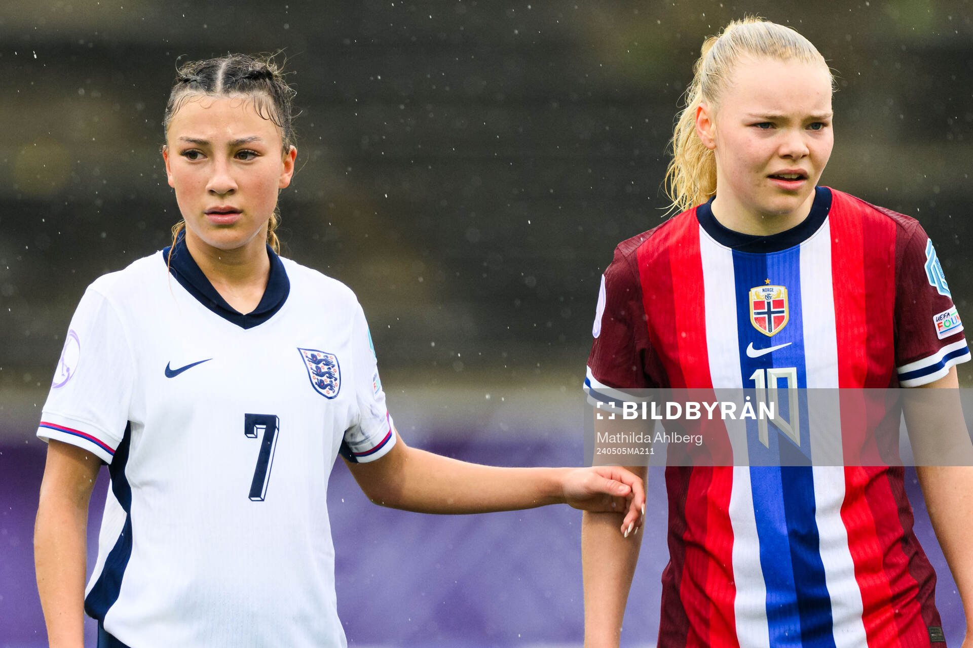 Erica Parkinson of England and Anny Kerim-Lindland of Norway