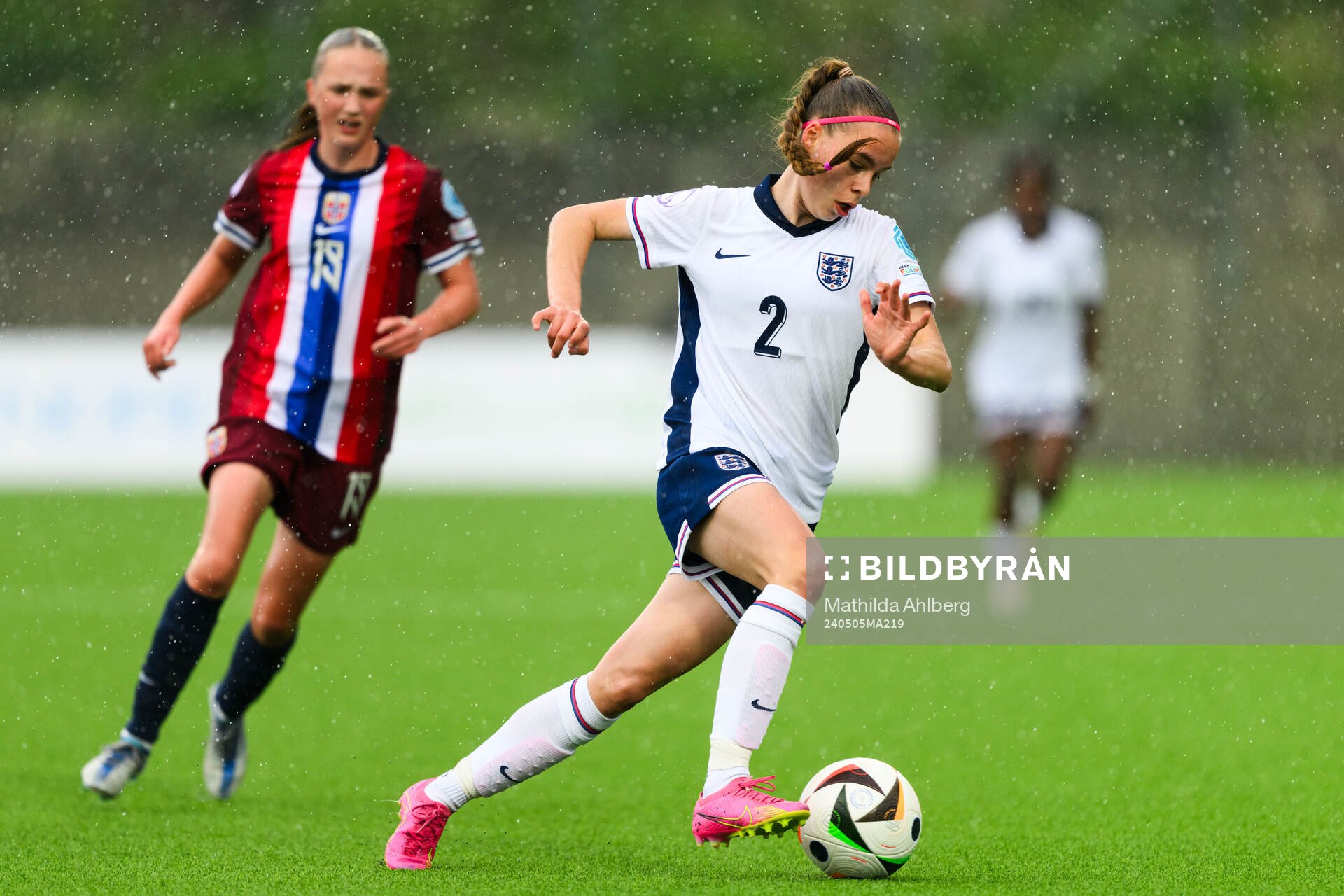 And Nelly Las of England