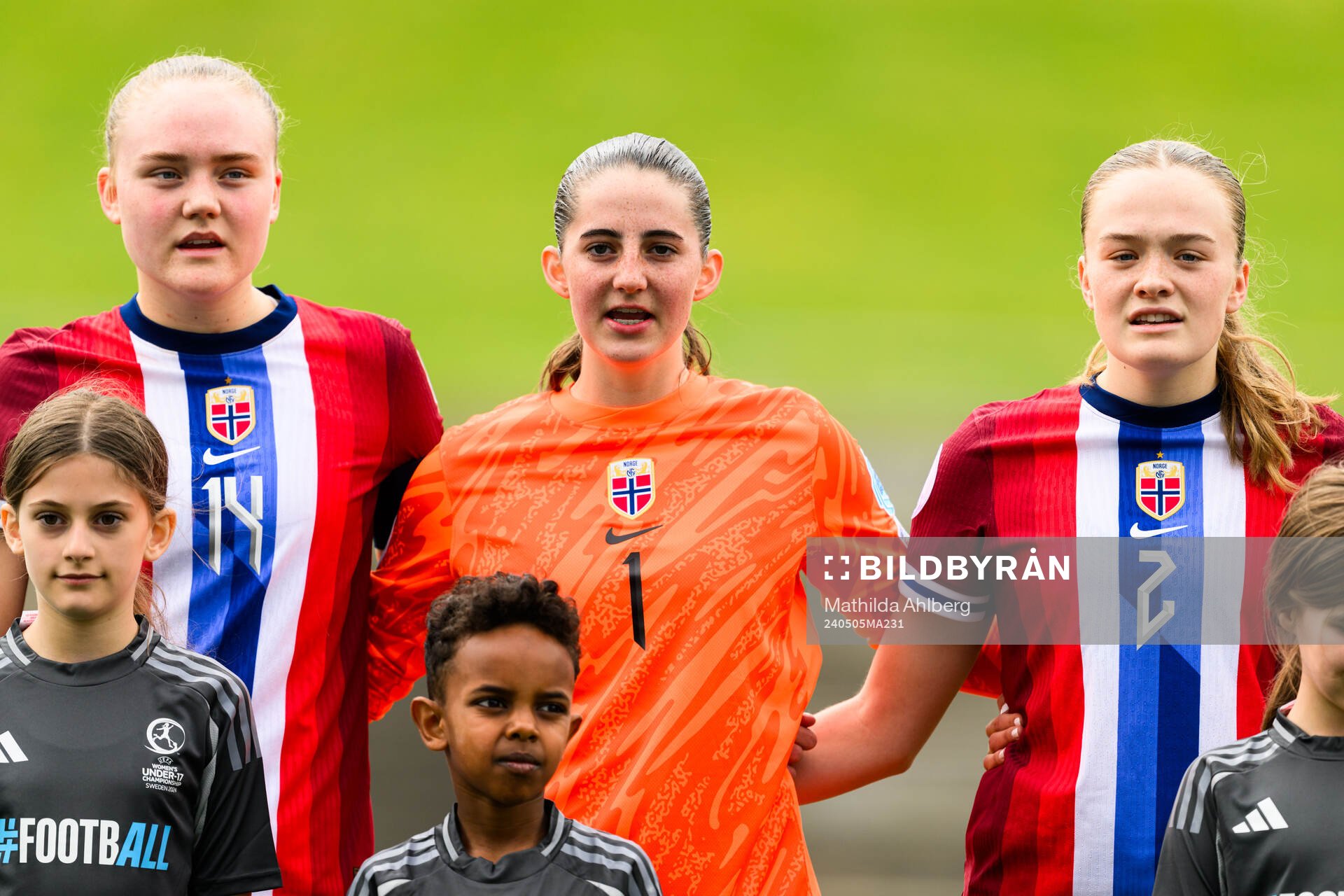 Tuva Olaussen Sagen, Goalkeeper Hanna Krog and Ina Raaum