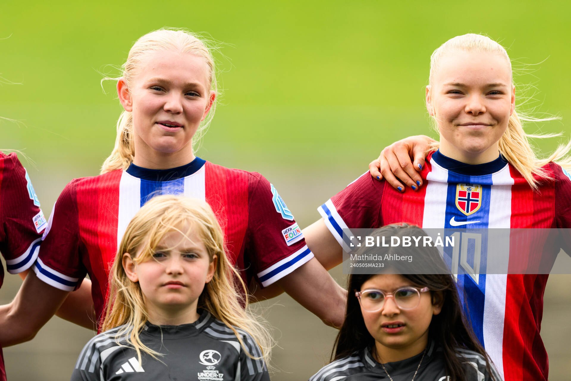 Linnea Holmesveen Moen and Anny Kerim-Lindland of Norway