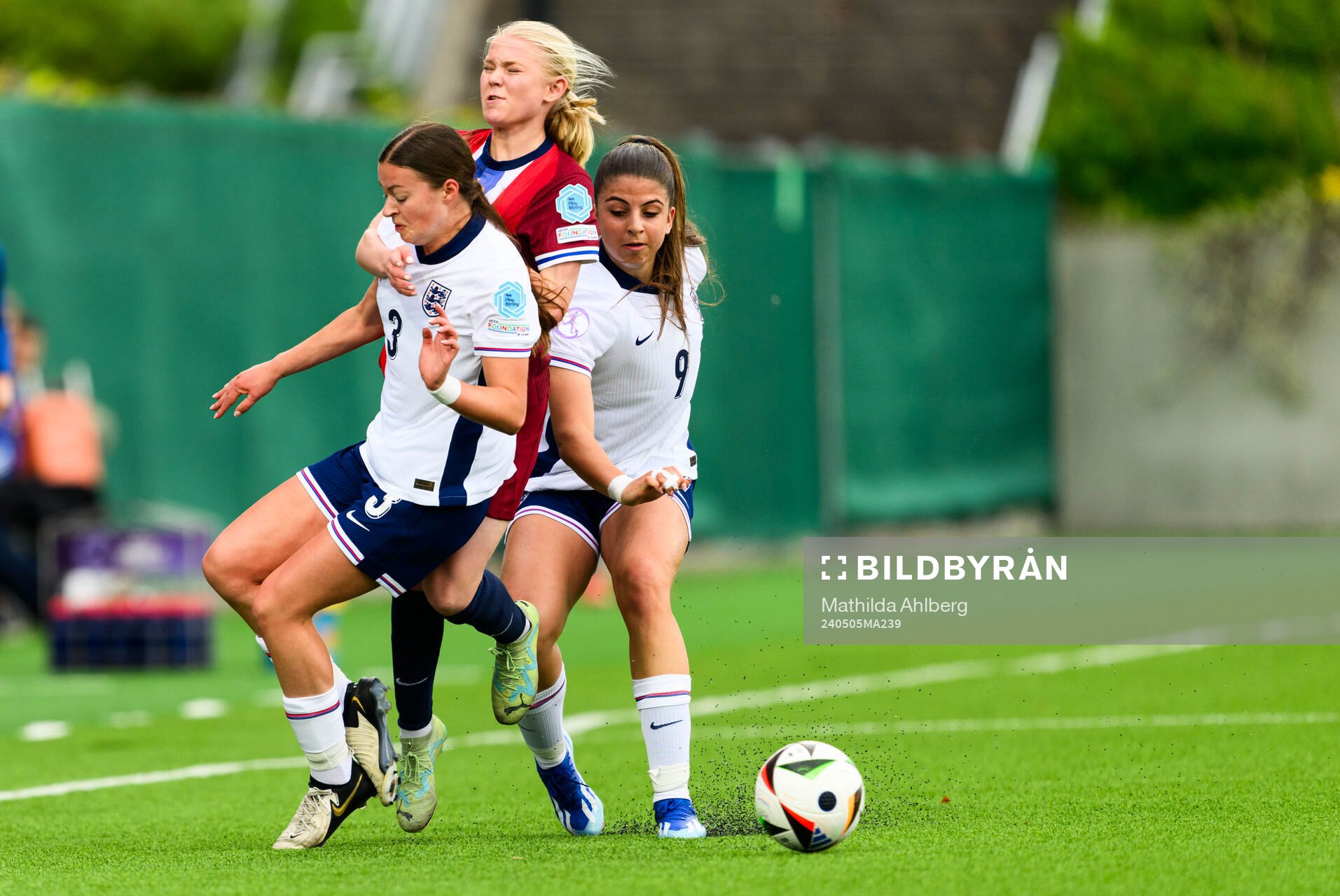 Rachel Maltby of England and Anny Kerim-Lindland of Norway
