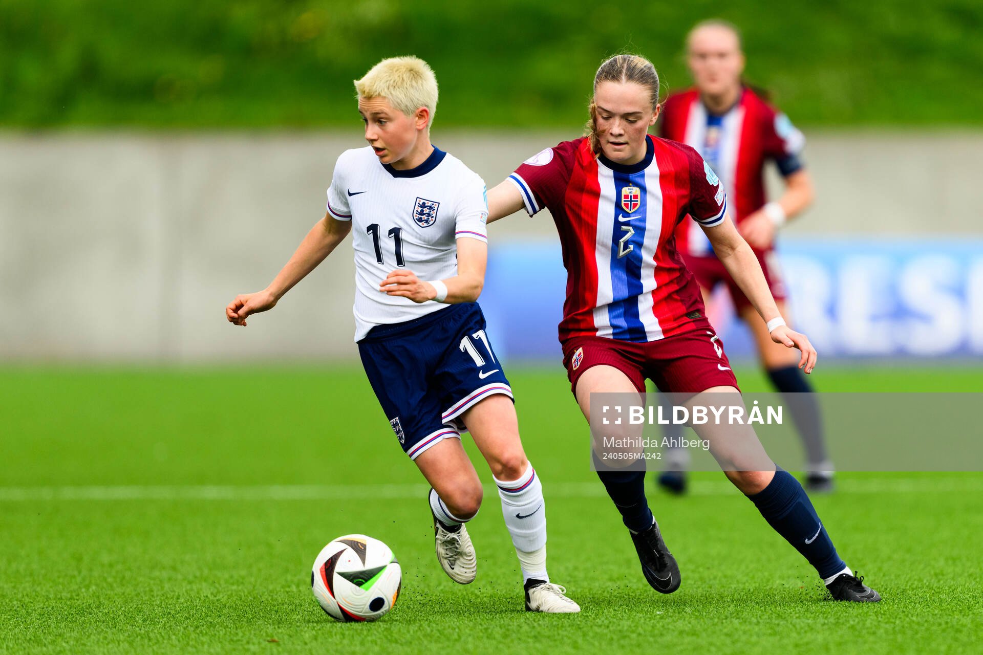Lola Brown of England and Ina Raaum Andreassen of Norway