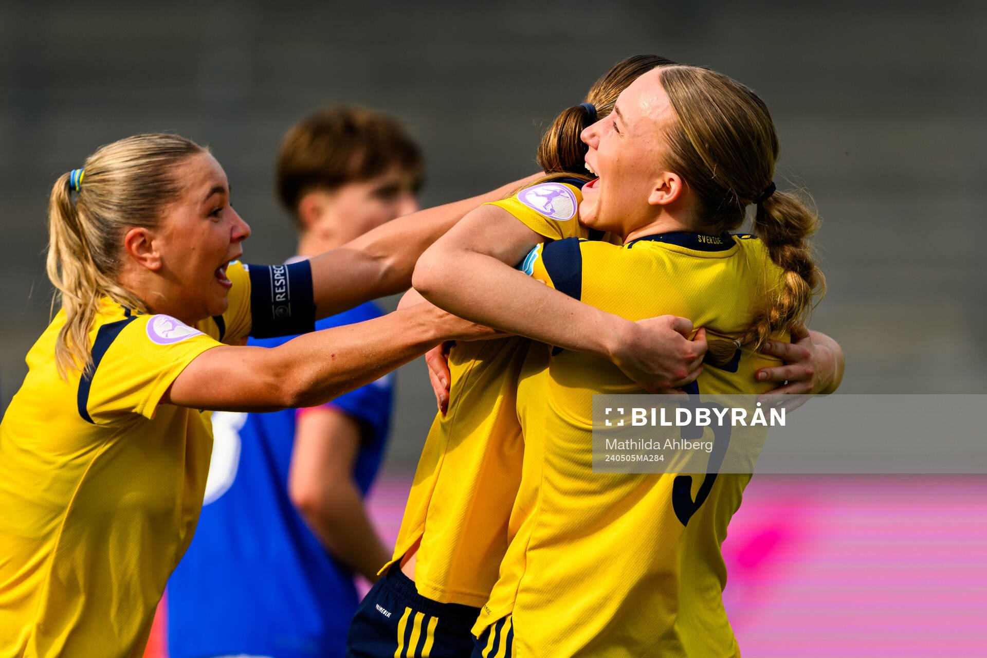 Fabienne Bartholdson and Thindra Mattsson of Sweden