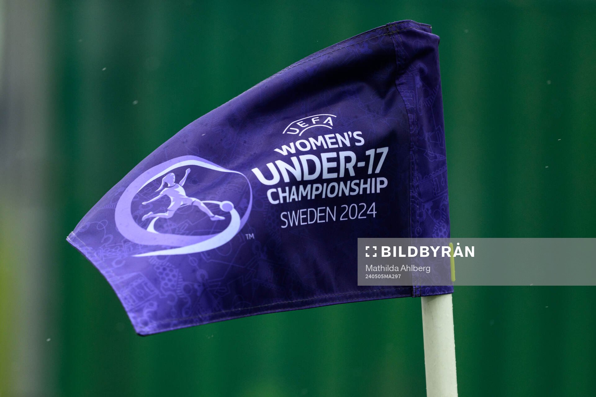 A corner flag with the logo of the UEFA women’s Under-17