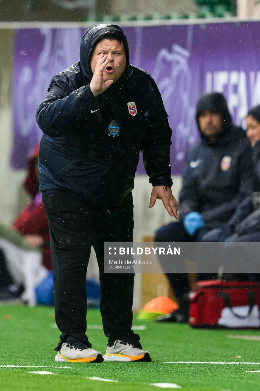 Head coach Børje Sørensen of Norway