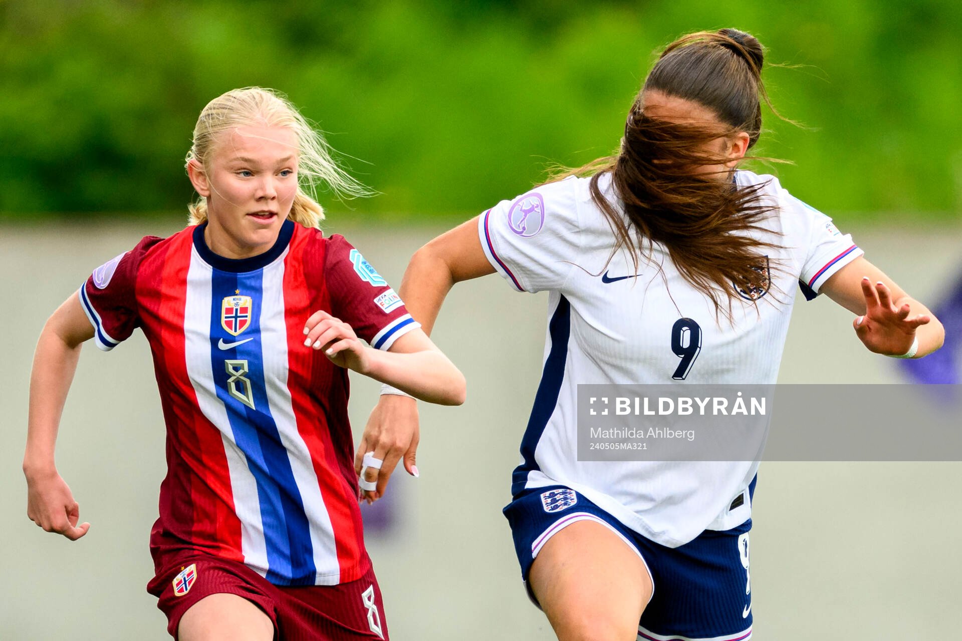 Linnea Holmesveen Moen of Norway and Isabella Fisher of