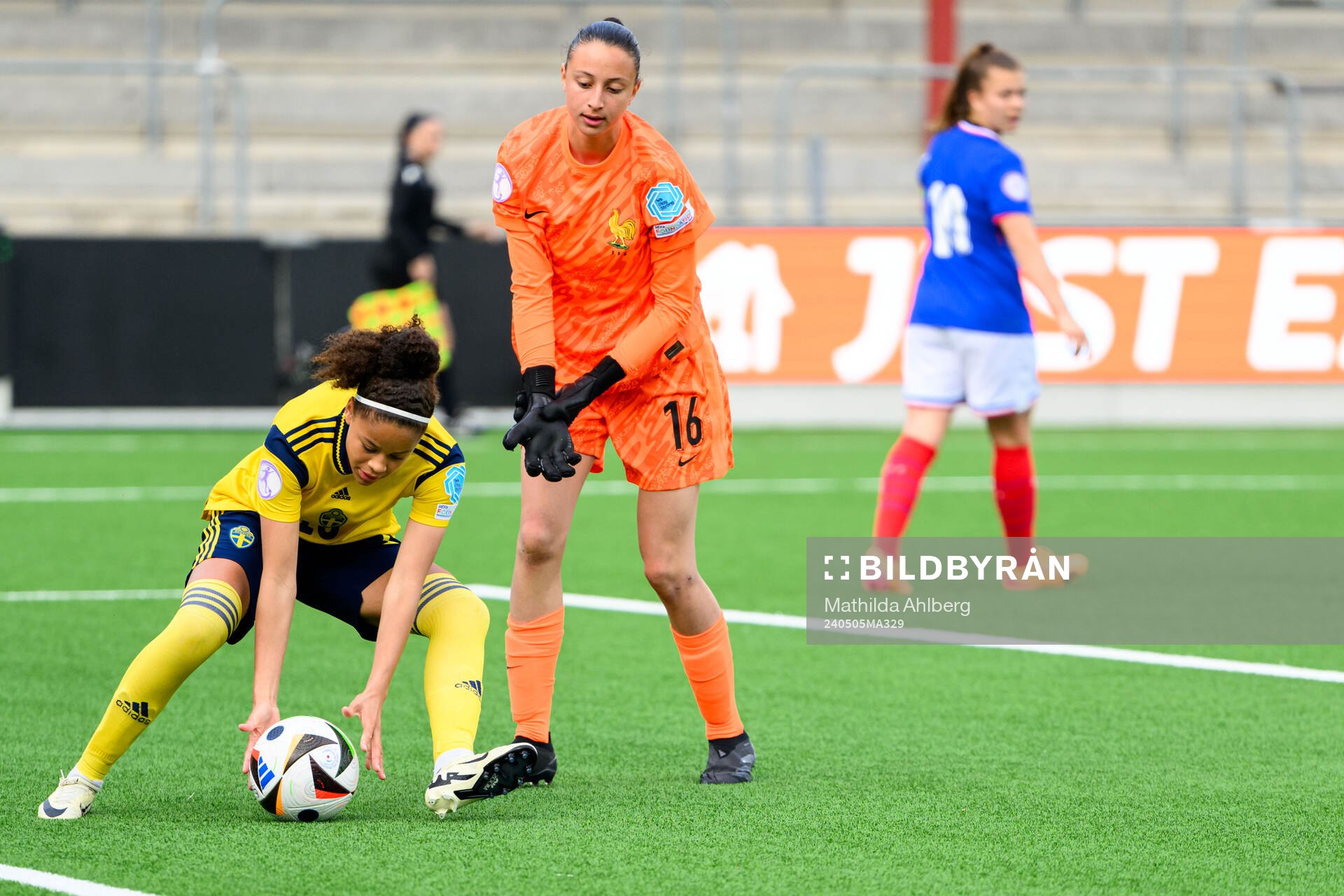 Ella Alexandersson of Sweden and goalkeeper Ceylin Yilmaz