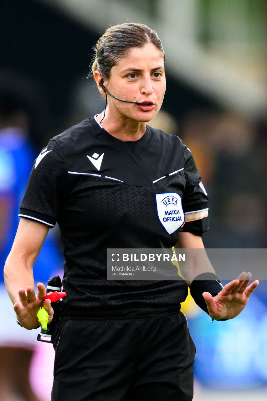 Referee Martina Molinaro
