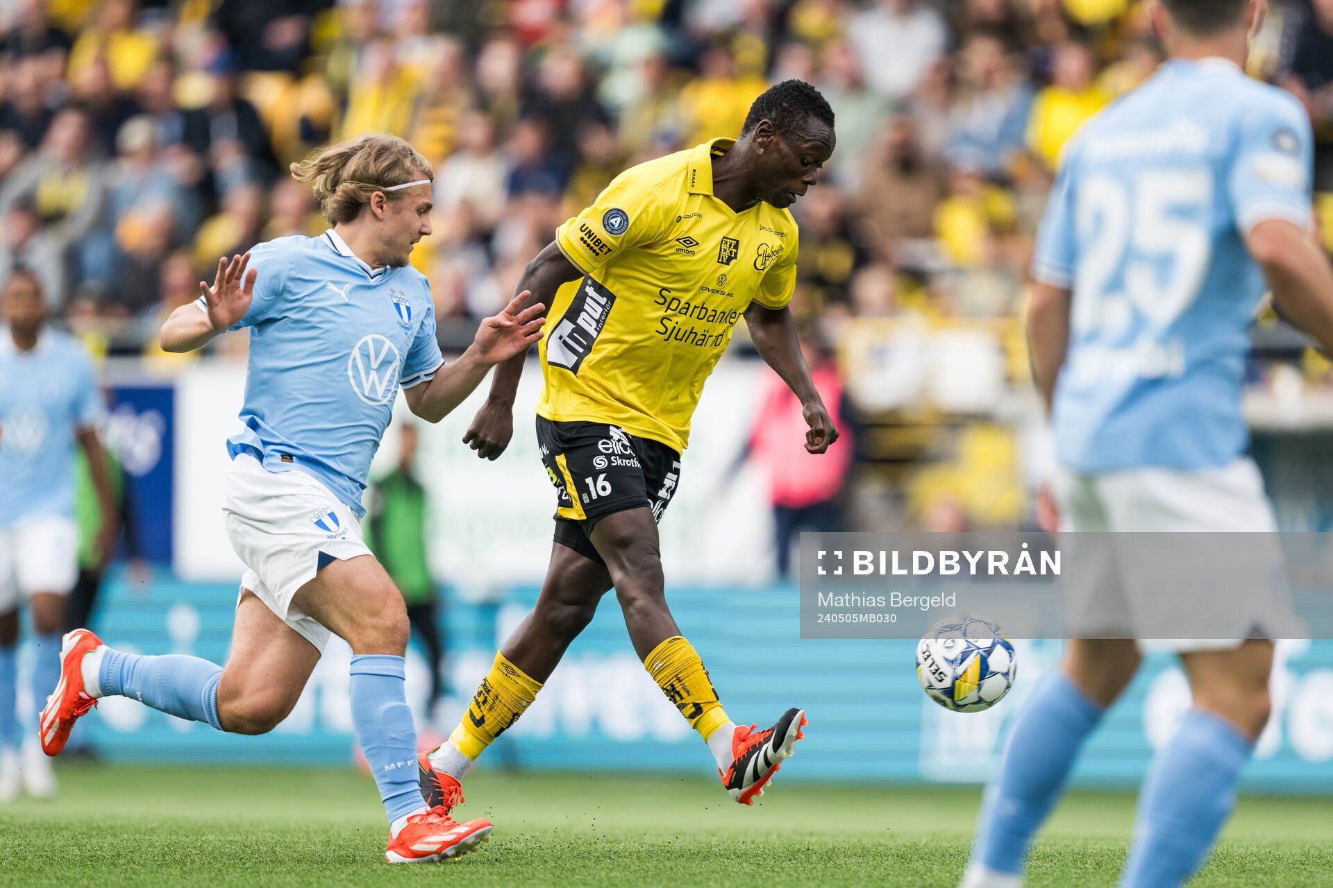 Malmö FFs Sebastian Nanasi och Elfsborgs Timothy Noor Ouma