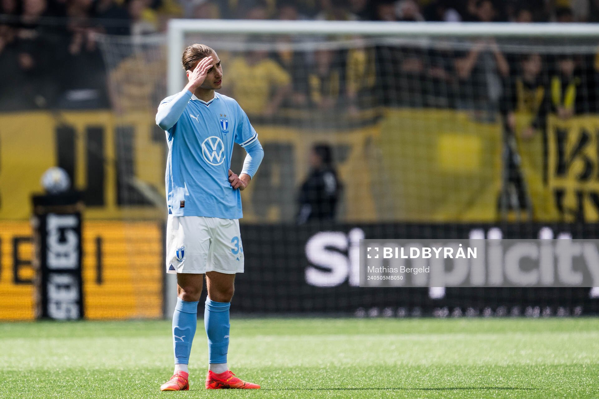 Malmö FFs Elison Makolli deppar