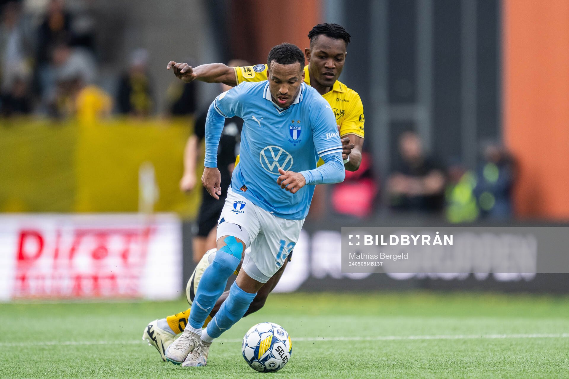 Malmö FFs Martin Olsson och Elfsborgs Jalal Abdullai