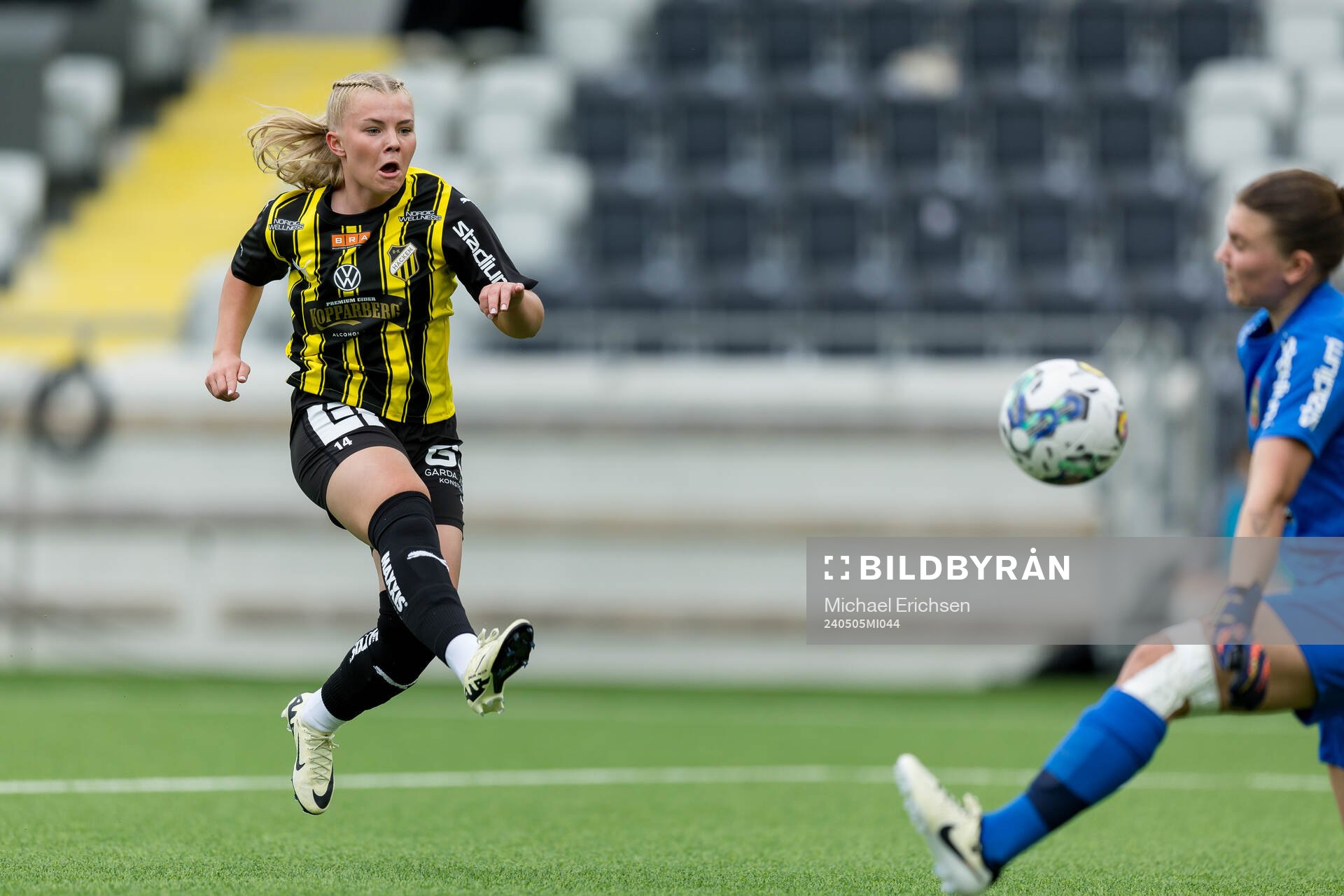 Häckens Matilda Nildén och Brommapojkarnas målvakt Anna