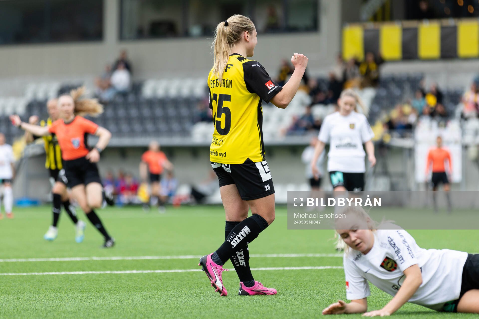 Häckens Alice Bergström jublar