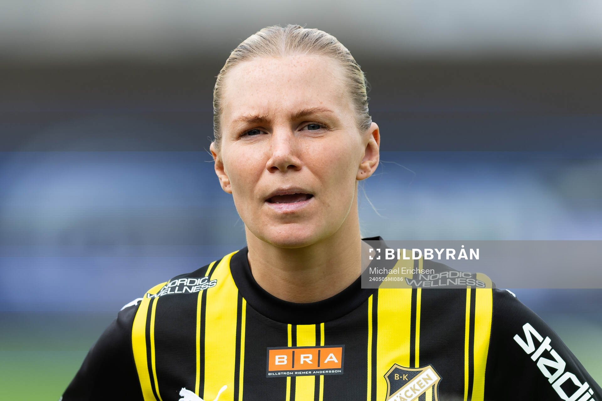 Häckens Josefine Rybrink på line up innan fotbollsmatchen