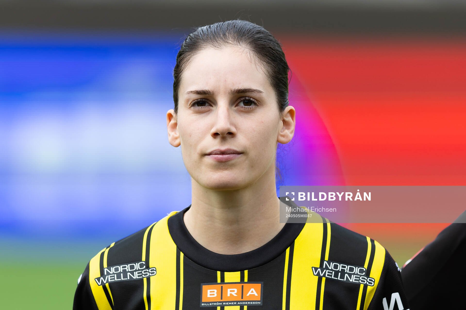Häckens Clarissa Larisey på line up innan fotbollsmatchen