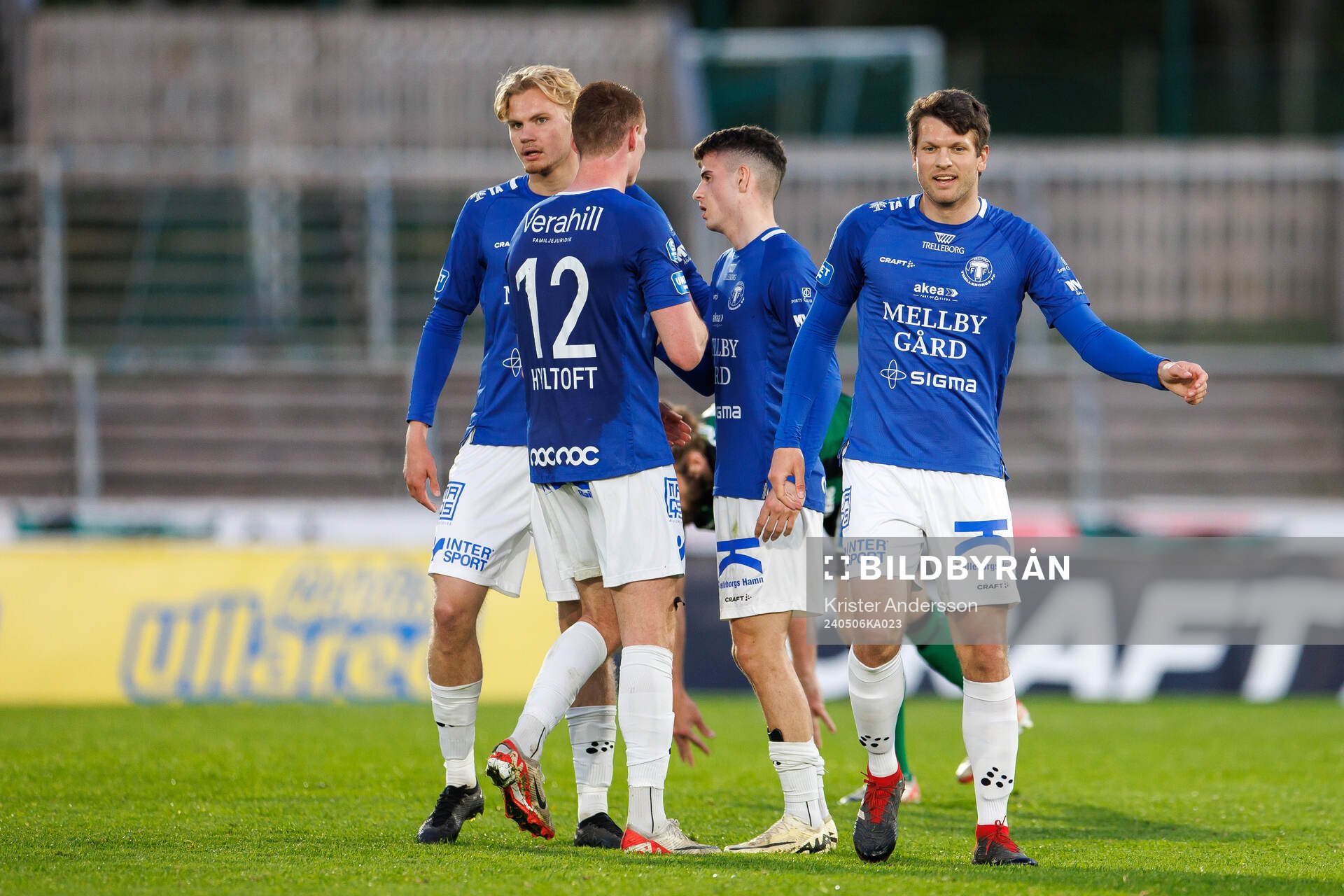Trelleborgs spelare jublar efter fotbollsmatchen i Superettan mellan Varberg och Trelleborg den 6 maj 2024 i Varberg. 