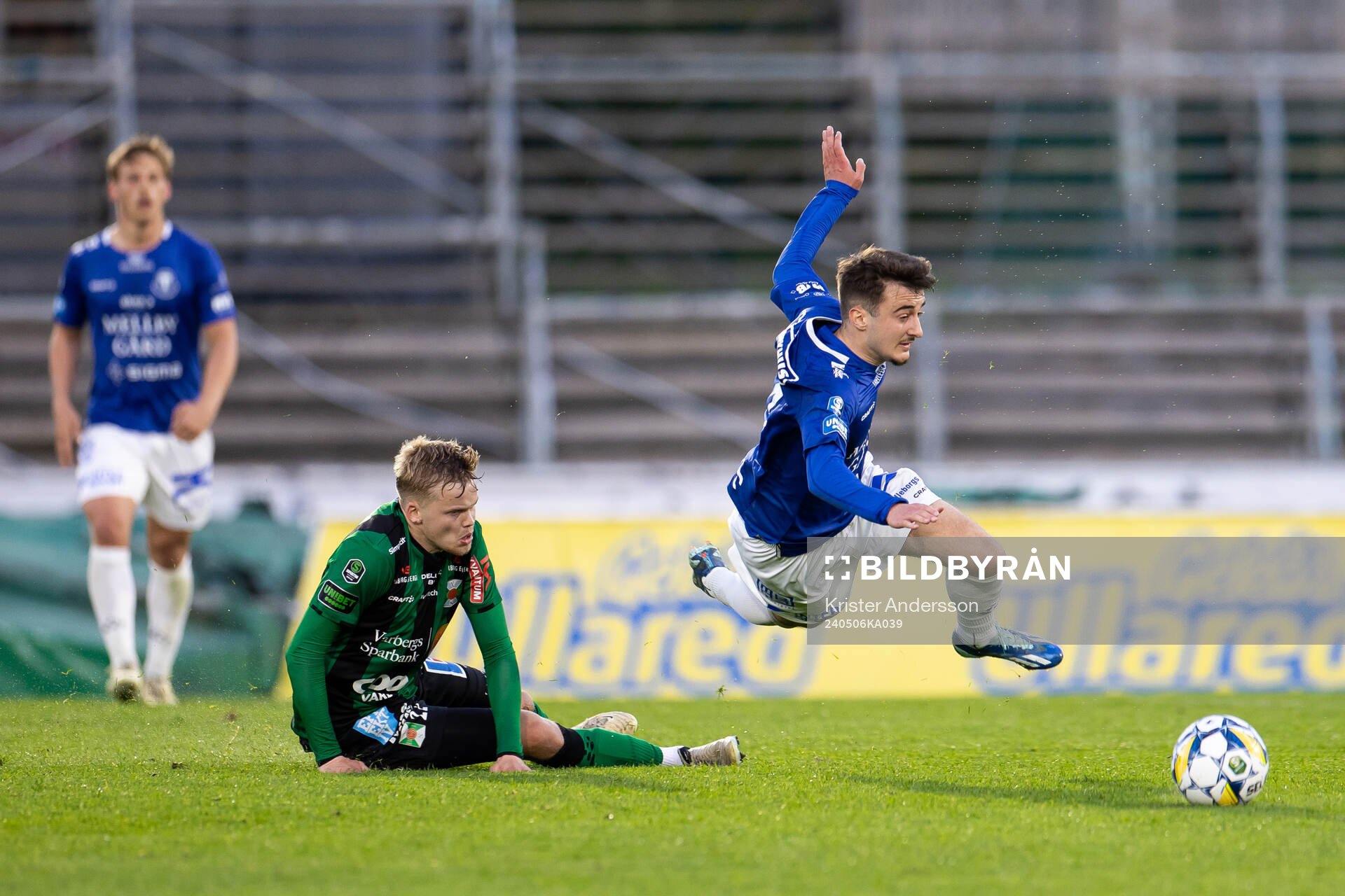 Varbergs Leo Frigell Jansson och Trelleborgs Armin Culum under fotbollsmatchen i Superettan mellan Varberg och Trelleborg den 6 maj 2024 i Varberg.