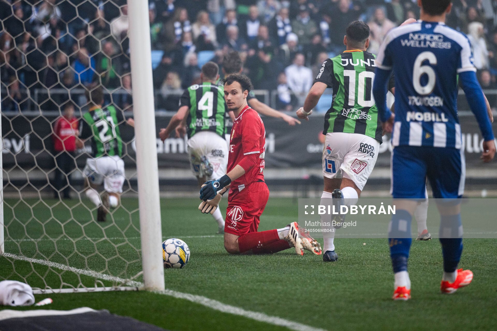 IFK Göteborgs målvakt Elis Bishesari deppar