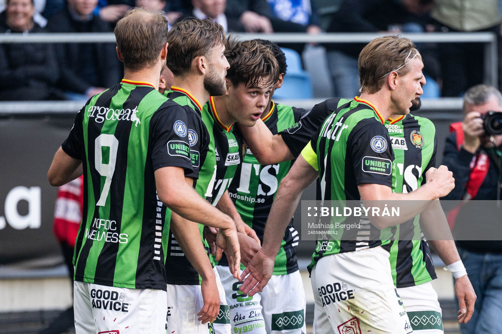 GAIS Axel Henriksson jublar med lagkamrater