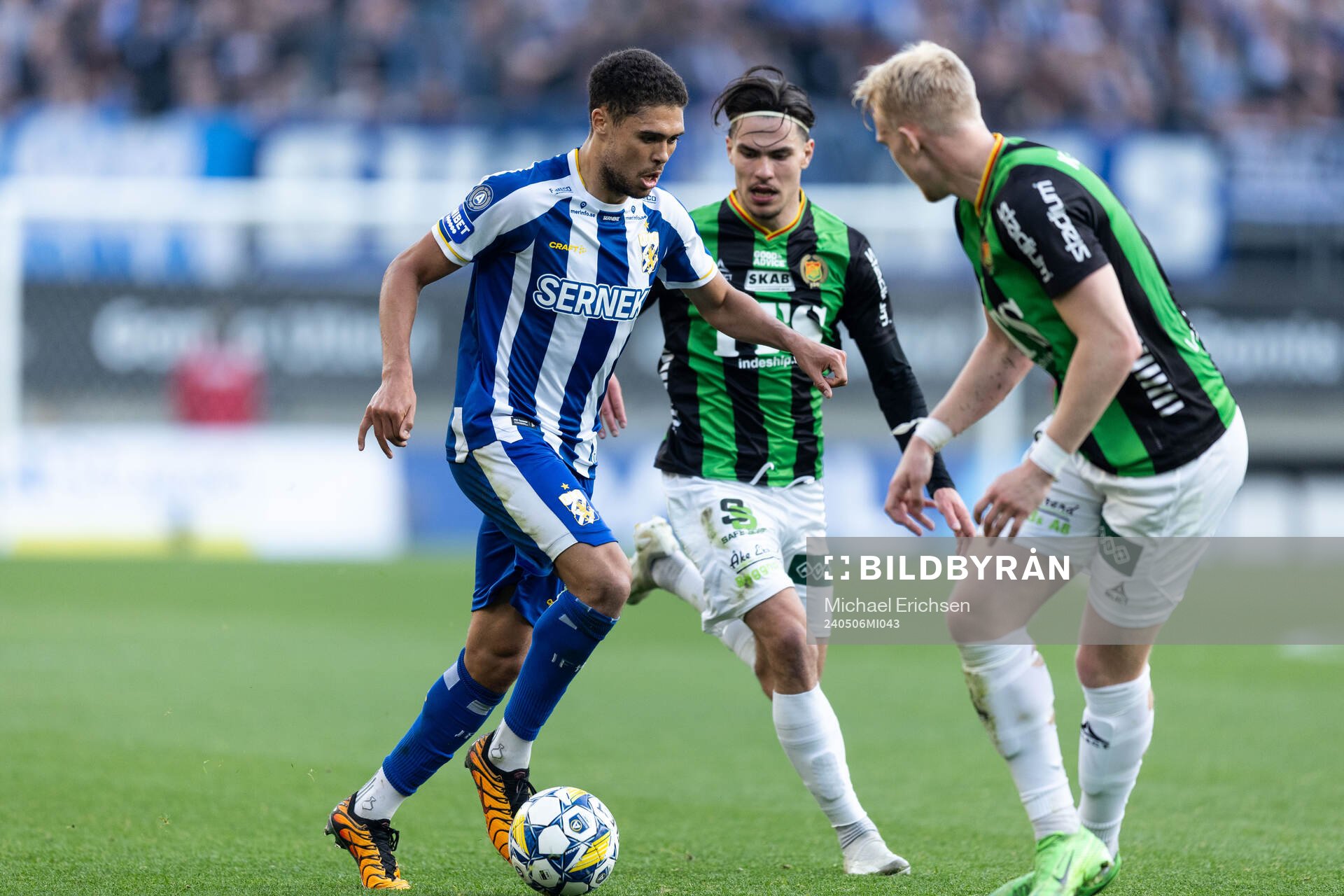 IFK Göteborgs Thomas Santos mot William Milovanovic och