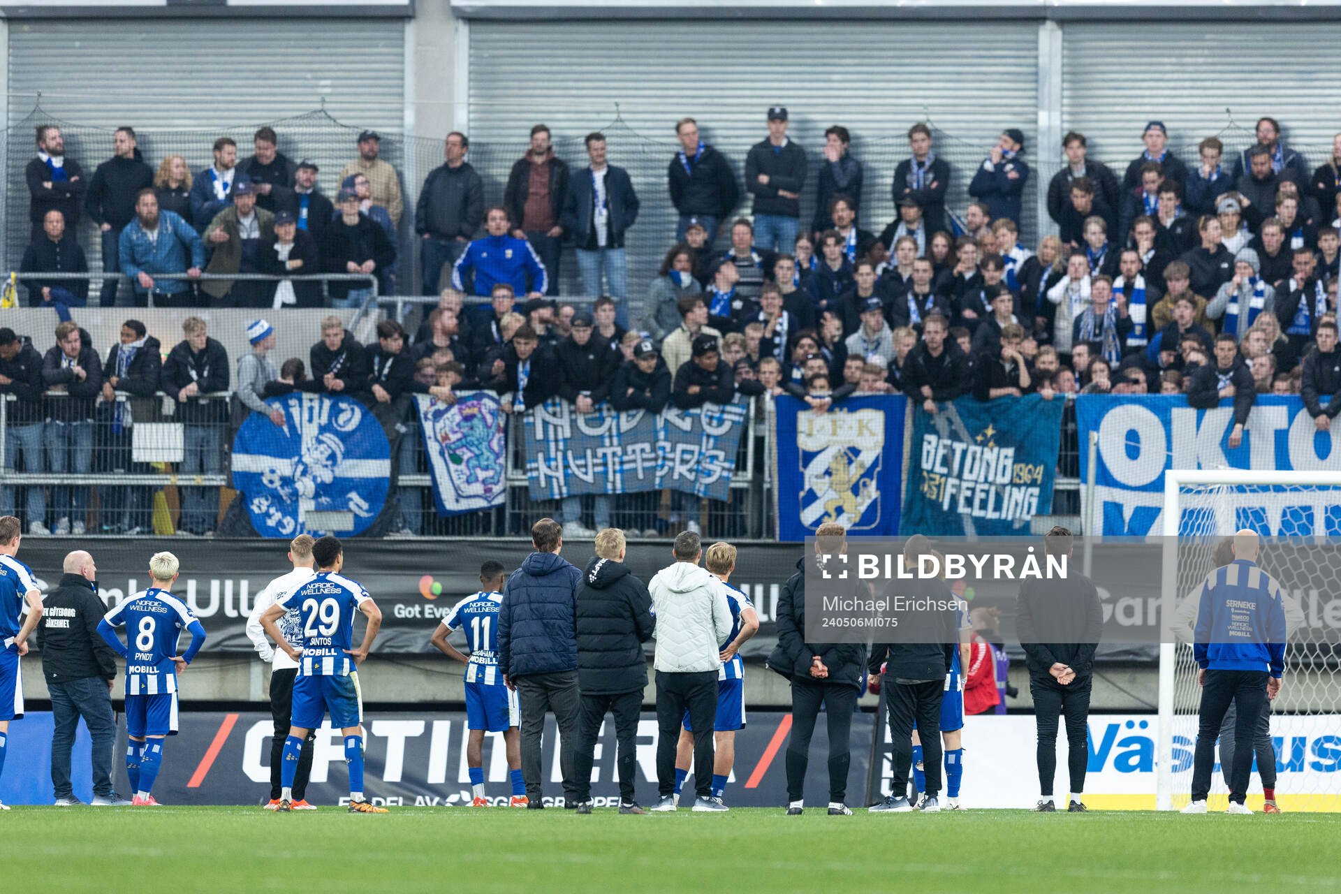 IFK Göteborgs spelare deppar framför supportrar