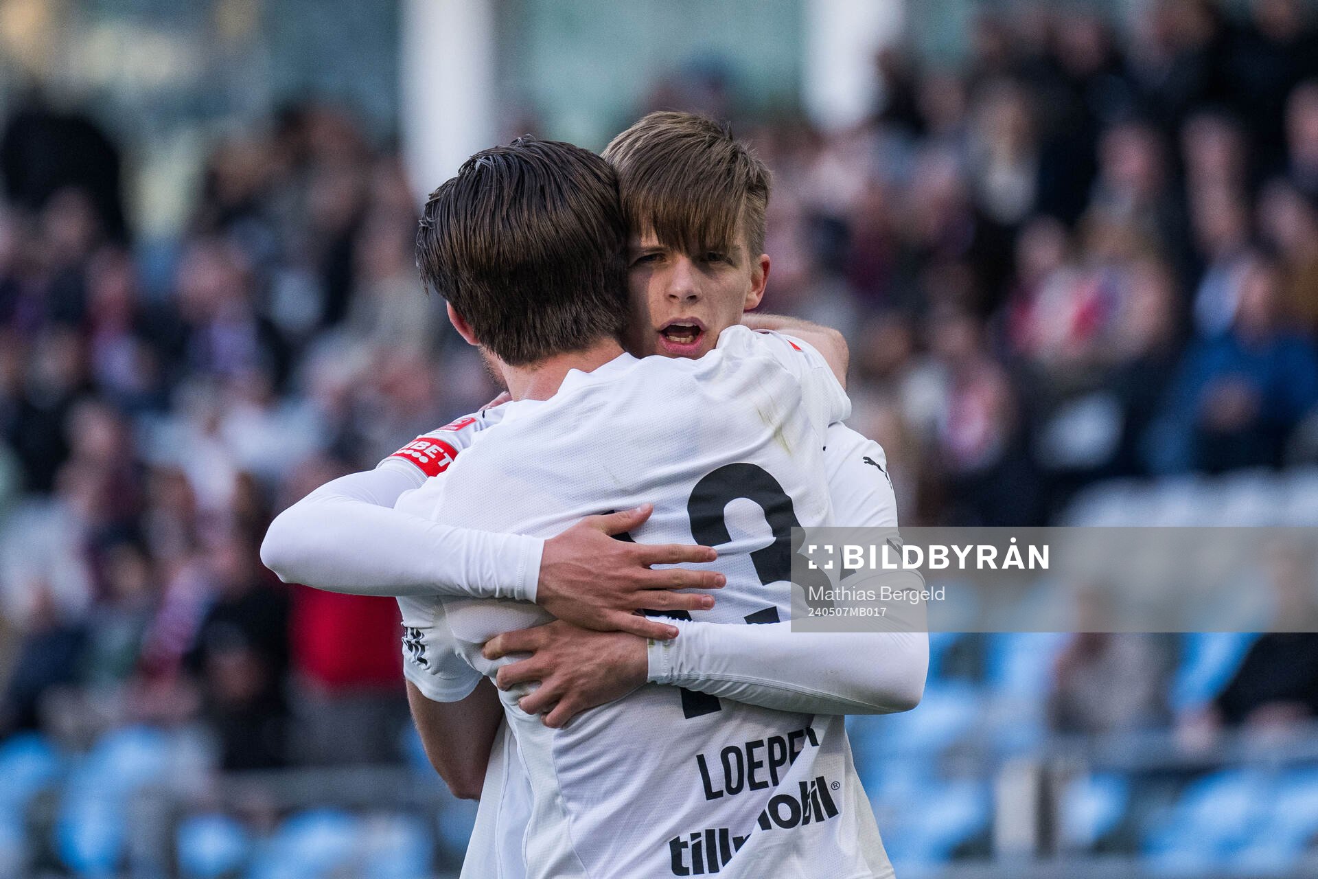 Helsingborgs Wilhelm Loeper och Adrian Svanbäck jublar efter 0-1 under fotbollsmatchen i Superettan mellan Örgryte och Helsingborg den 7 maj 2024 i Göteborg.