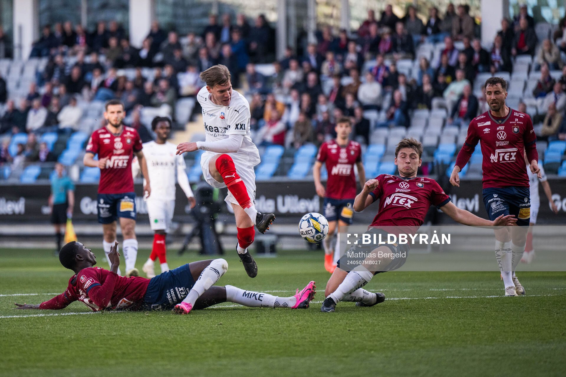 Helsingborgs Taylor Silverholt och Örgrytes Abdoulaye Faye