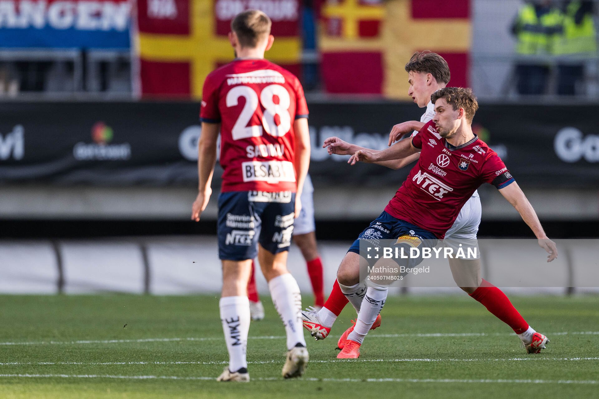 Helsingborgs Lukas Kjellnäs och Örgrytes Daniel Paulson
