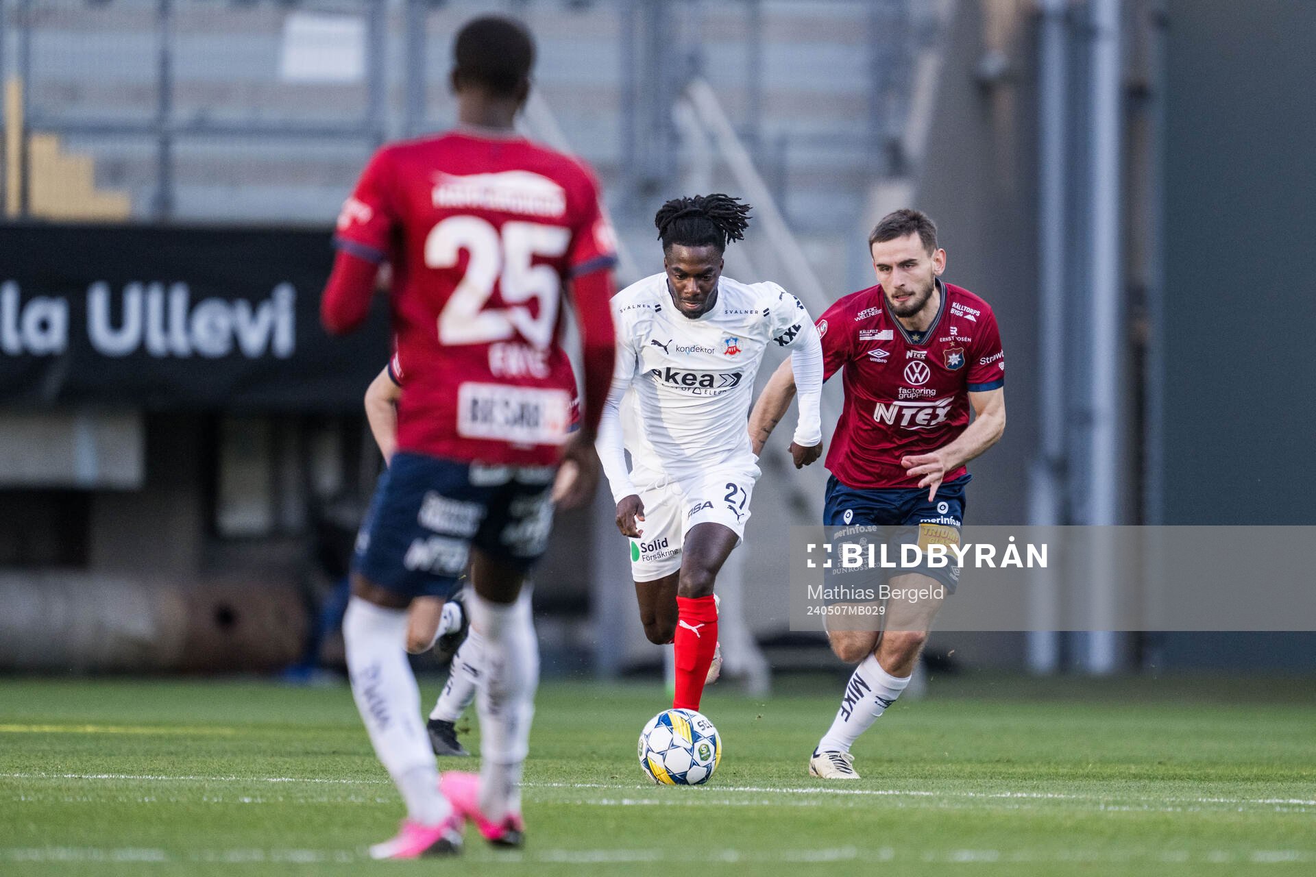 Helsingborgs Benjamin Acquah och Örgrytes Erion Sadiku