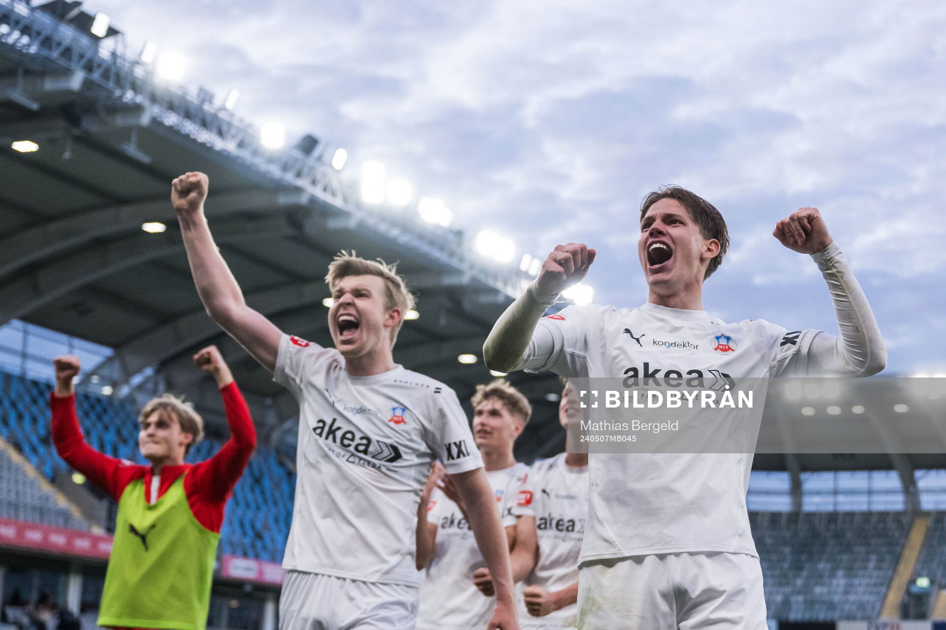 Helsingborgs William Westerlund och Taylor Silverholt jublar
